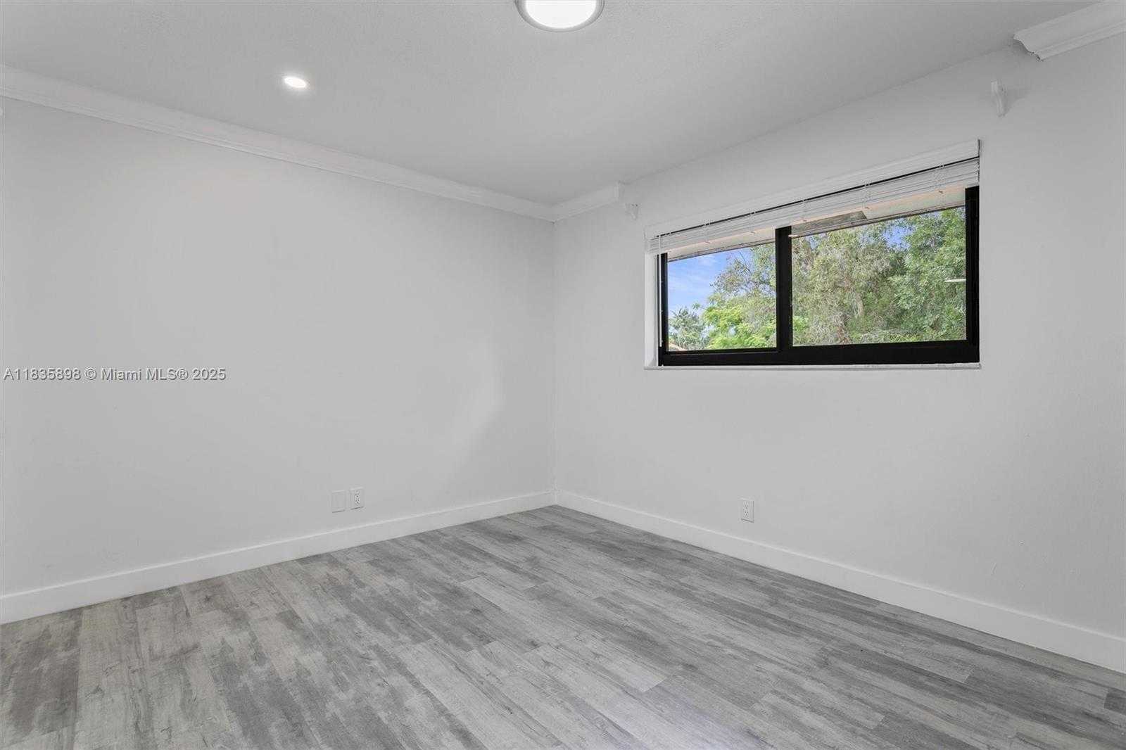 Small Image of 11965 SOUTH WEST 15TH CT, Davie Number 32
