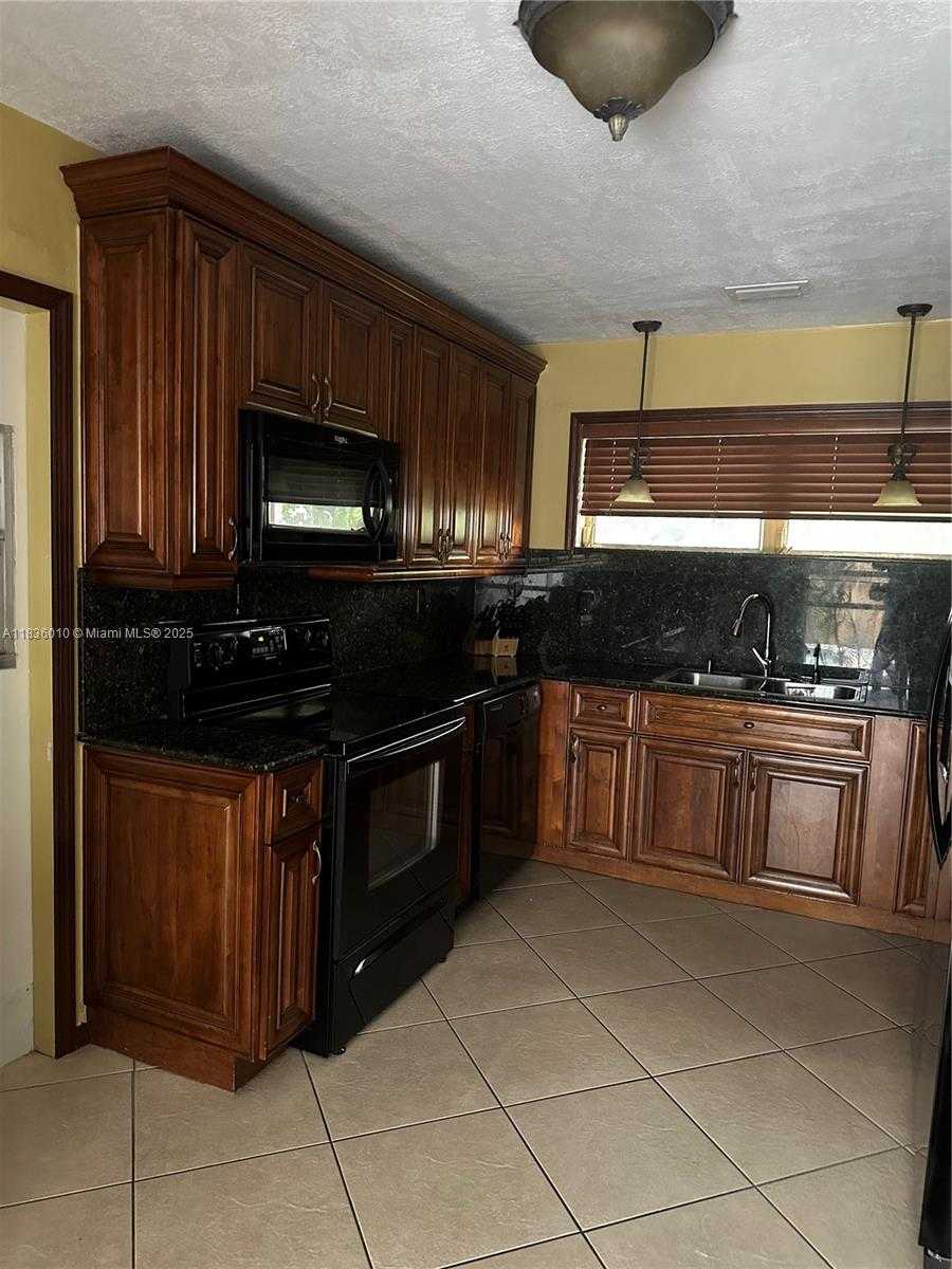 Small Image of 9260 SOUTH WEST 176TH ST, Palmetto Bay Number 3