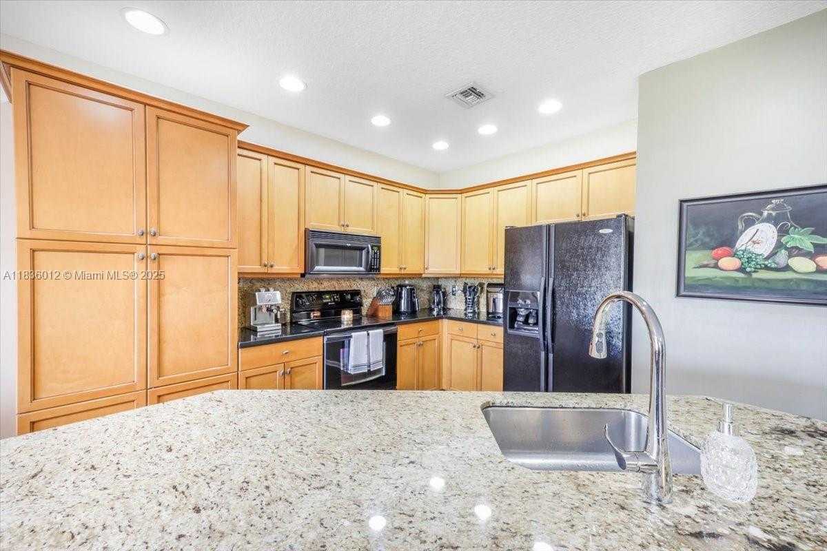 Small Image of 15562 SOUTH WEST 54TH CT, Miramar Number 12