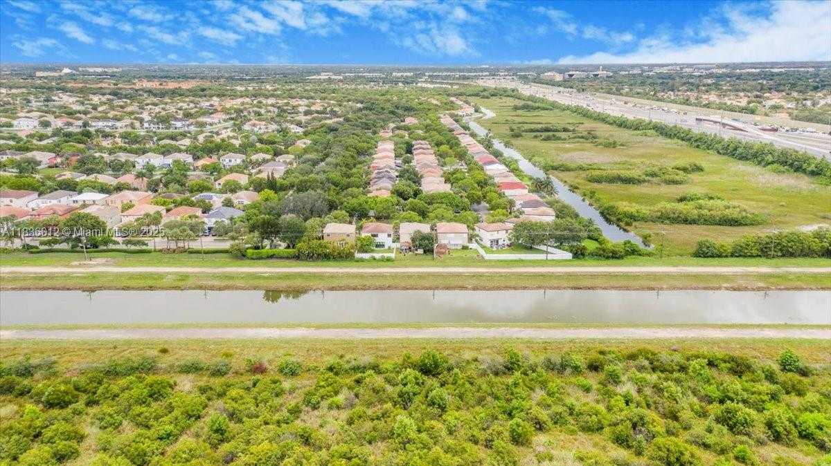 Small Image of 15562 SOUTH WEST 54TH CT, Miramar Number 40