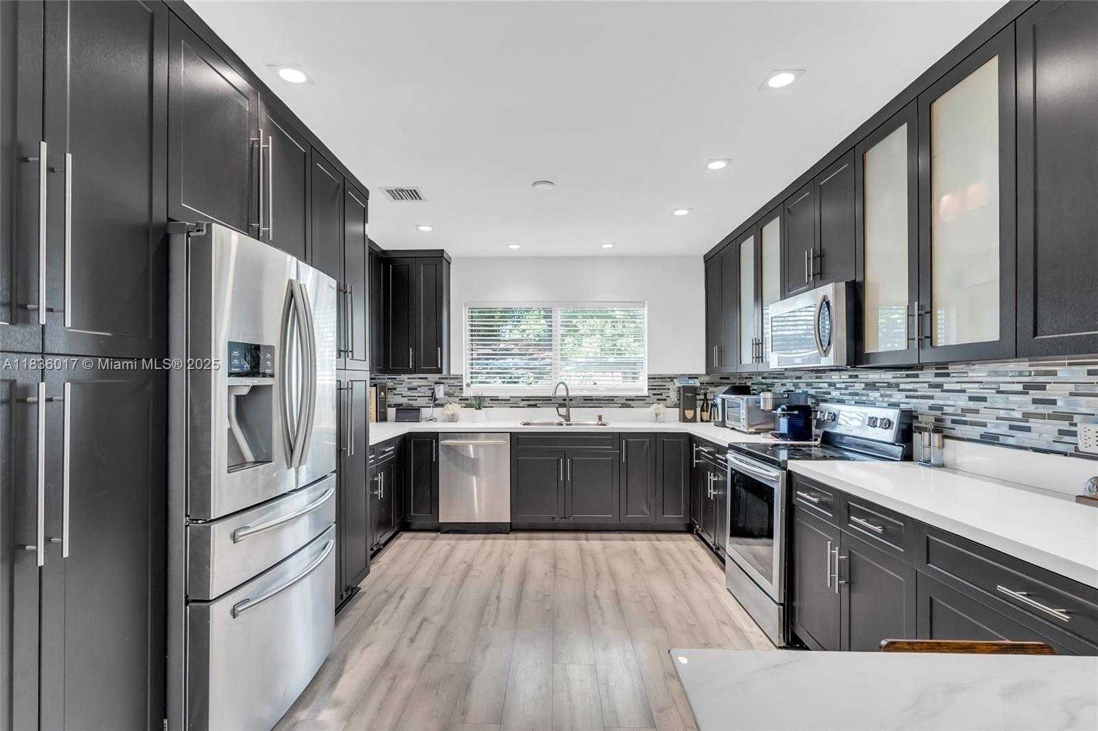 Small Image of 11433 NORTH EAST 6TH AVE, Biscayne Park Number 14