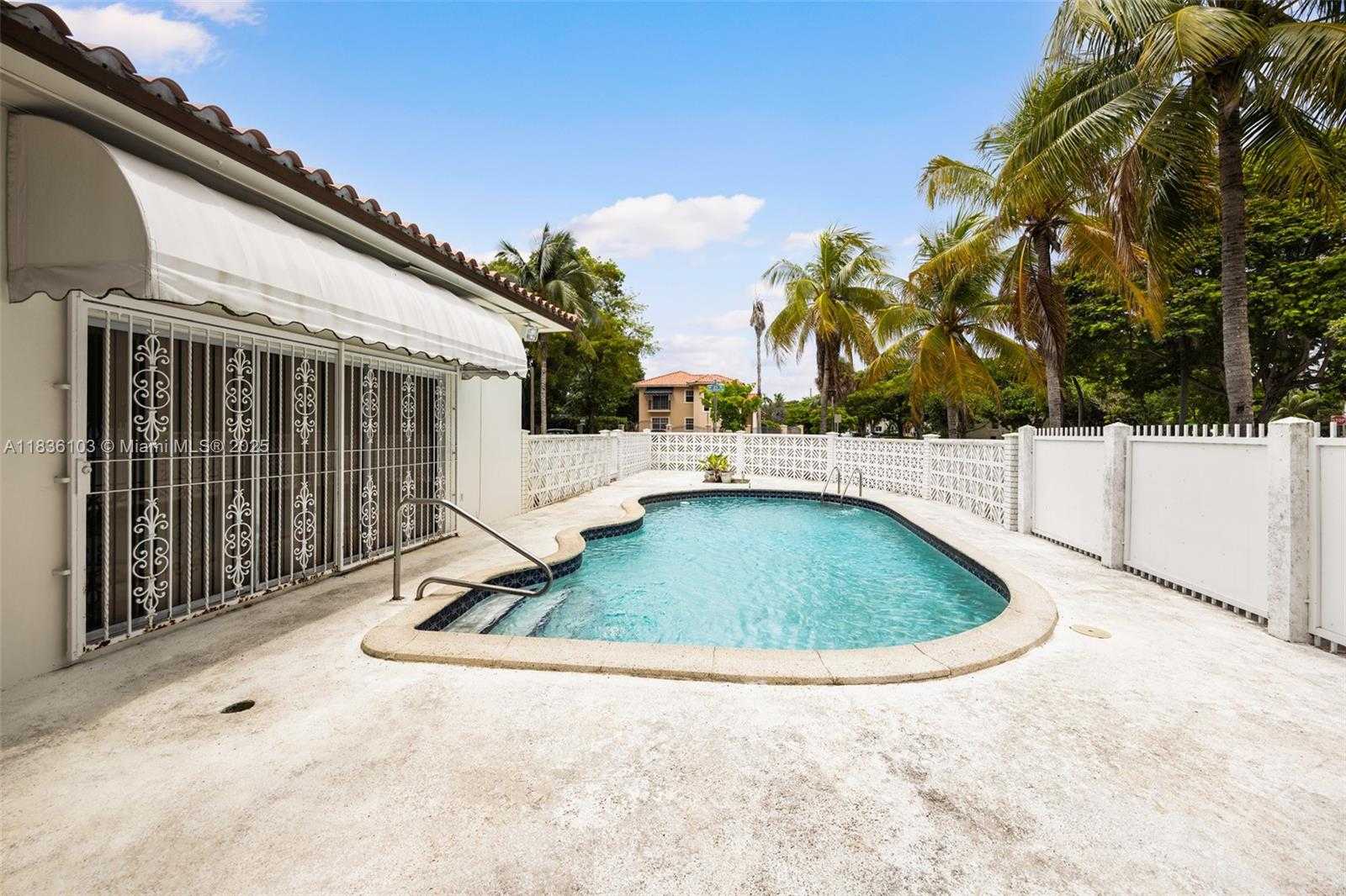 Small Image of 811 SOUTH WEST 25TH RD, Miami Number 21