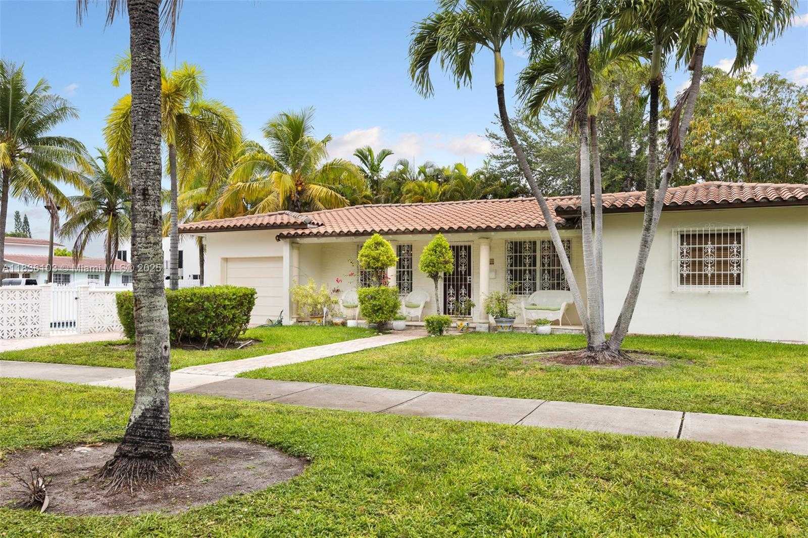 Small Image of 811 SOUTH WEST 25TH RD, Miami Number 3