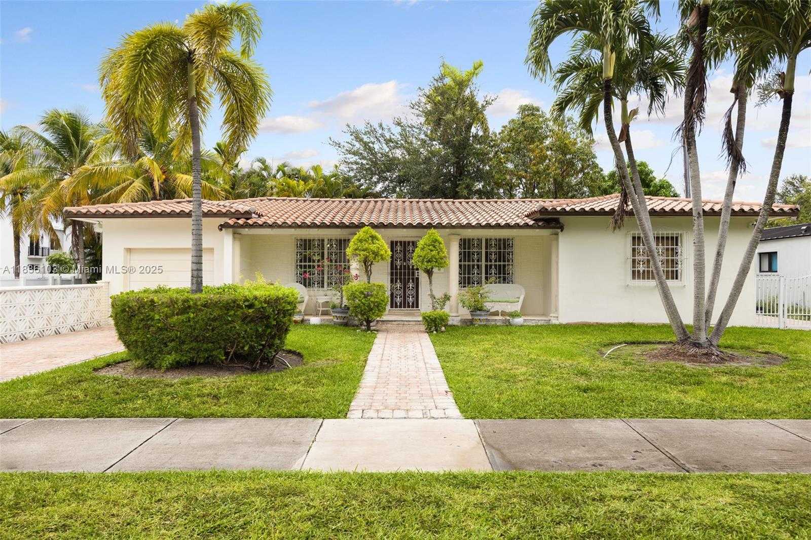 Small Image of 811 SOUTH WEST 25TH RD, Miami Number 4