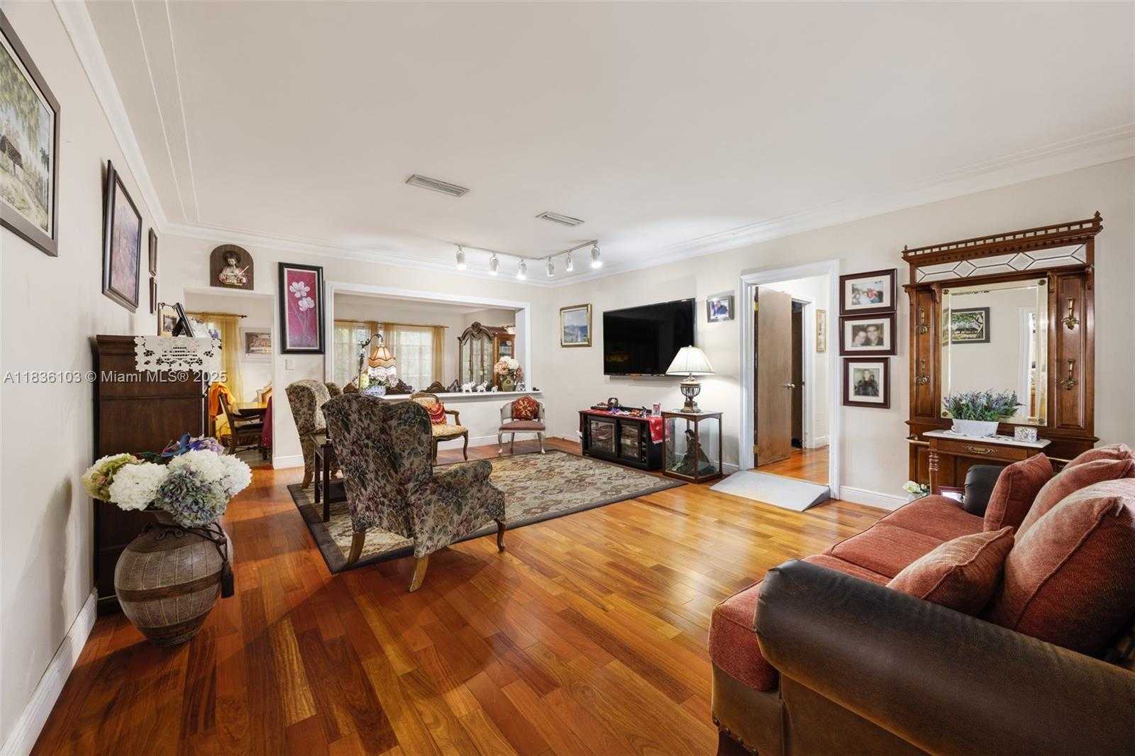 Small Image of 811 SOUTH WEST 25TH RD, Miami Number 7