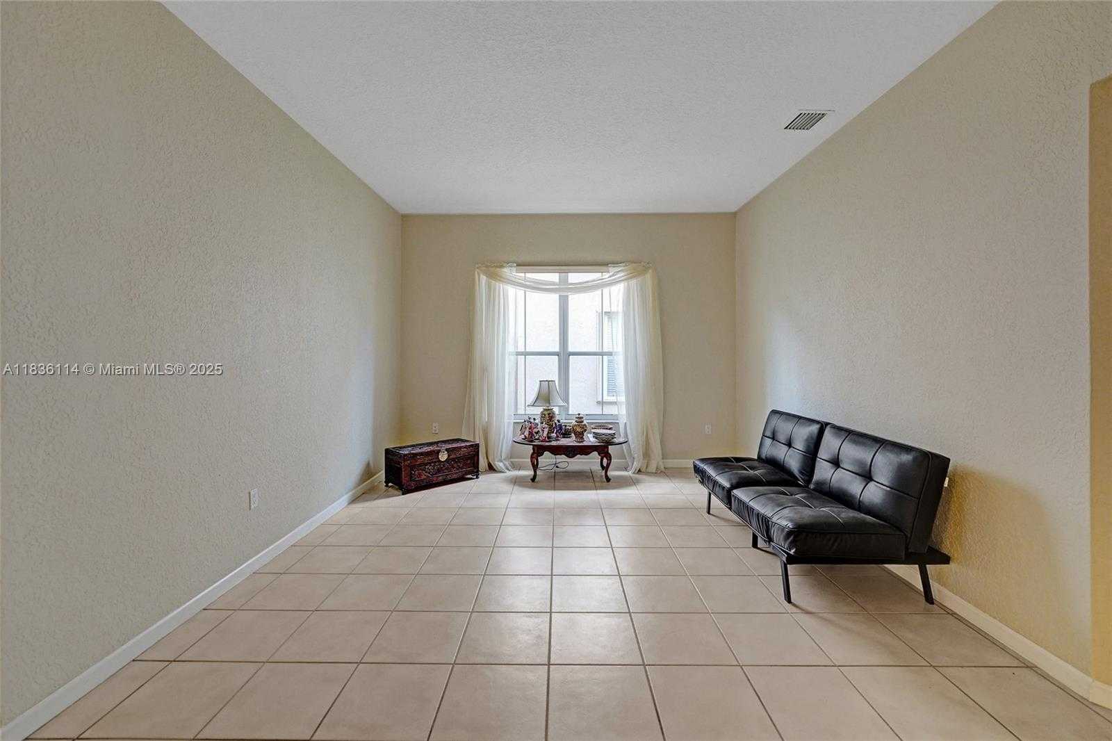 Small Image of 14125 SOUTH CYPRESS COVE CIR, Davie Number 11