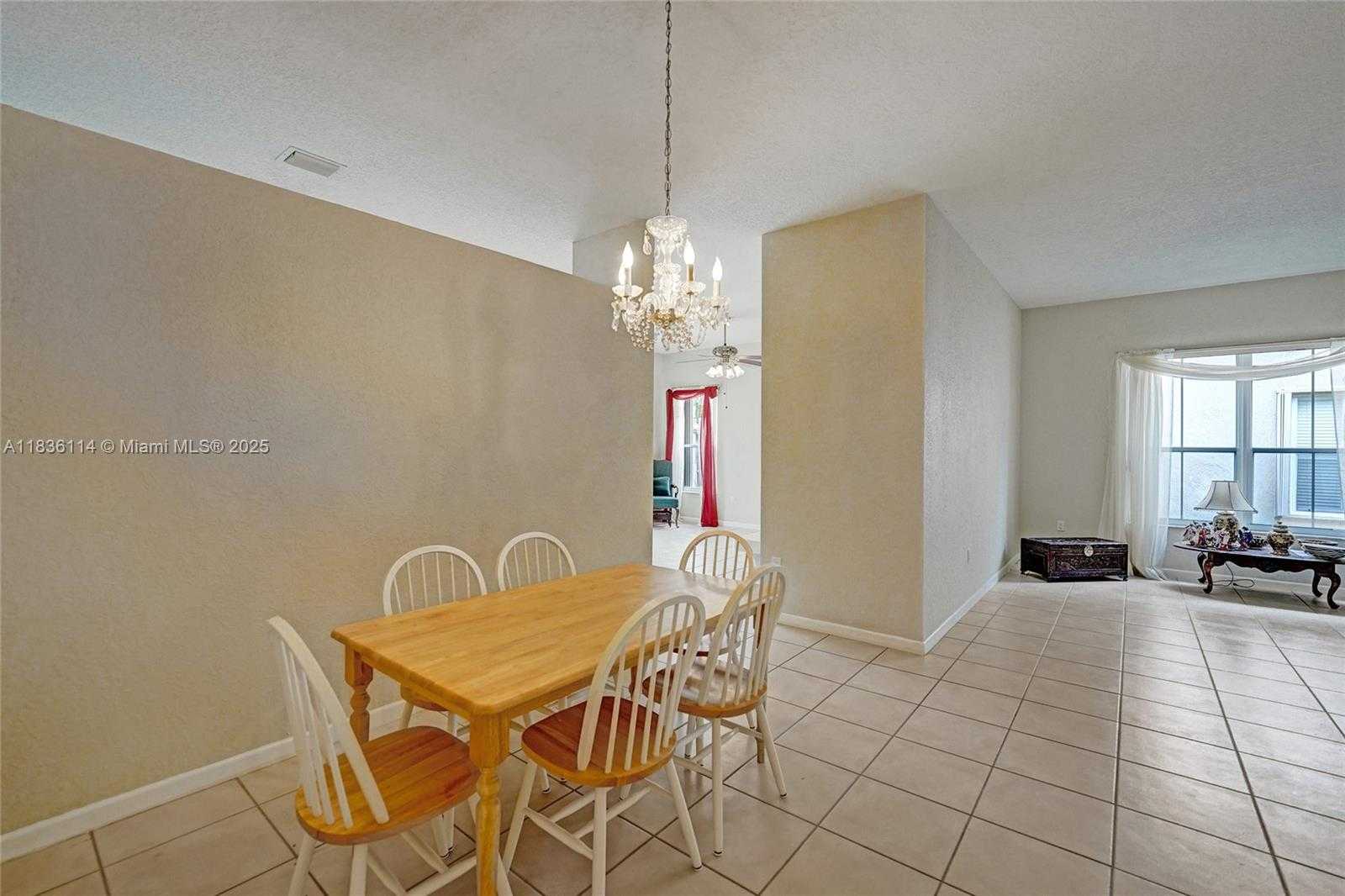 Small Image of 14125 SOUTH CYPRESS COVE CIR, Davie Number 15