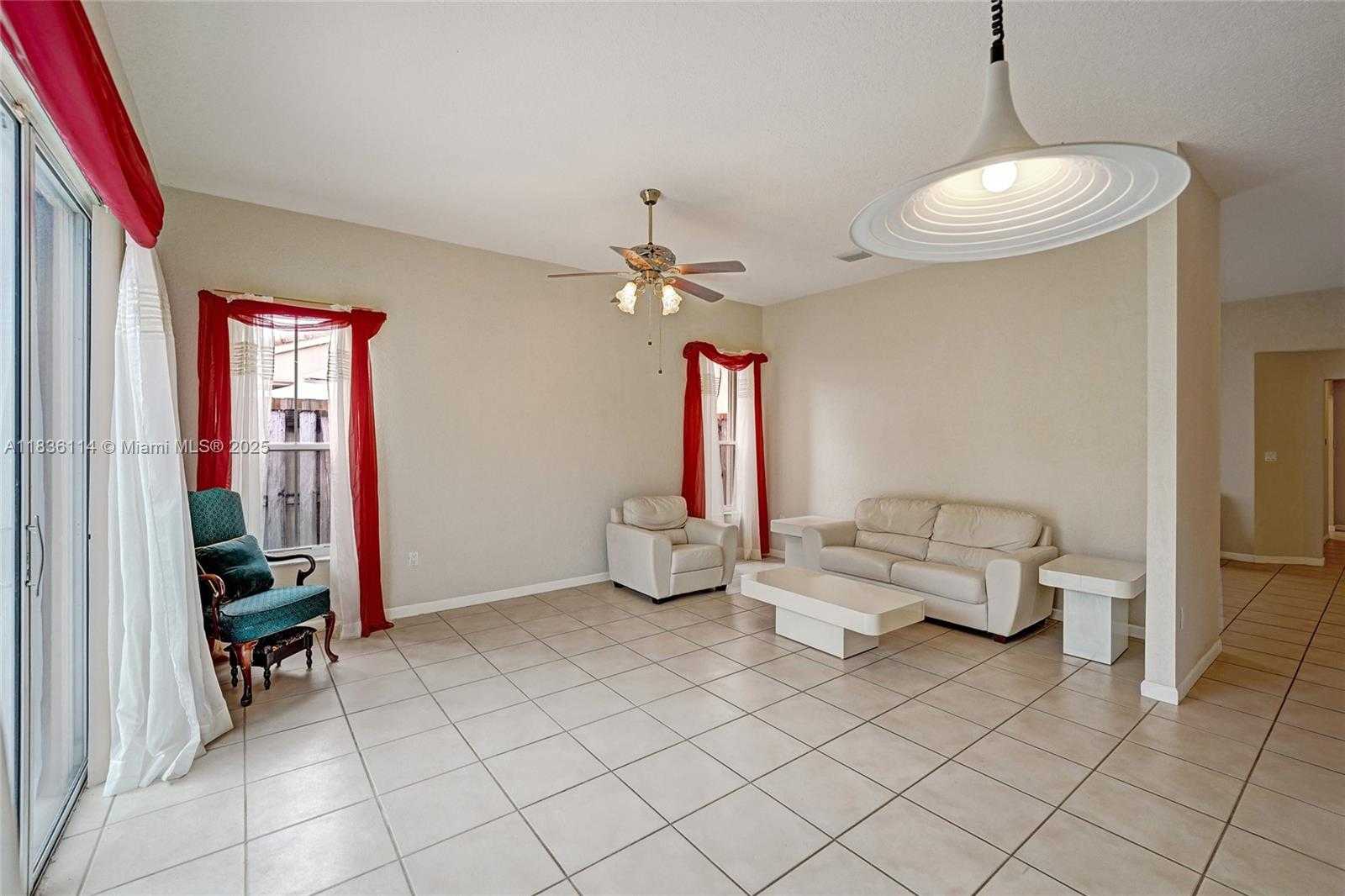 Small Image of 14125 SOUTH CYPRESS COVE CIR, Davie Number 16