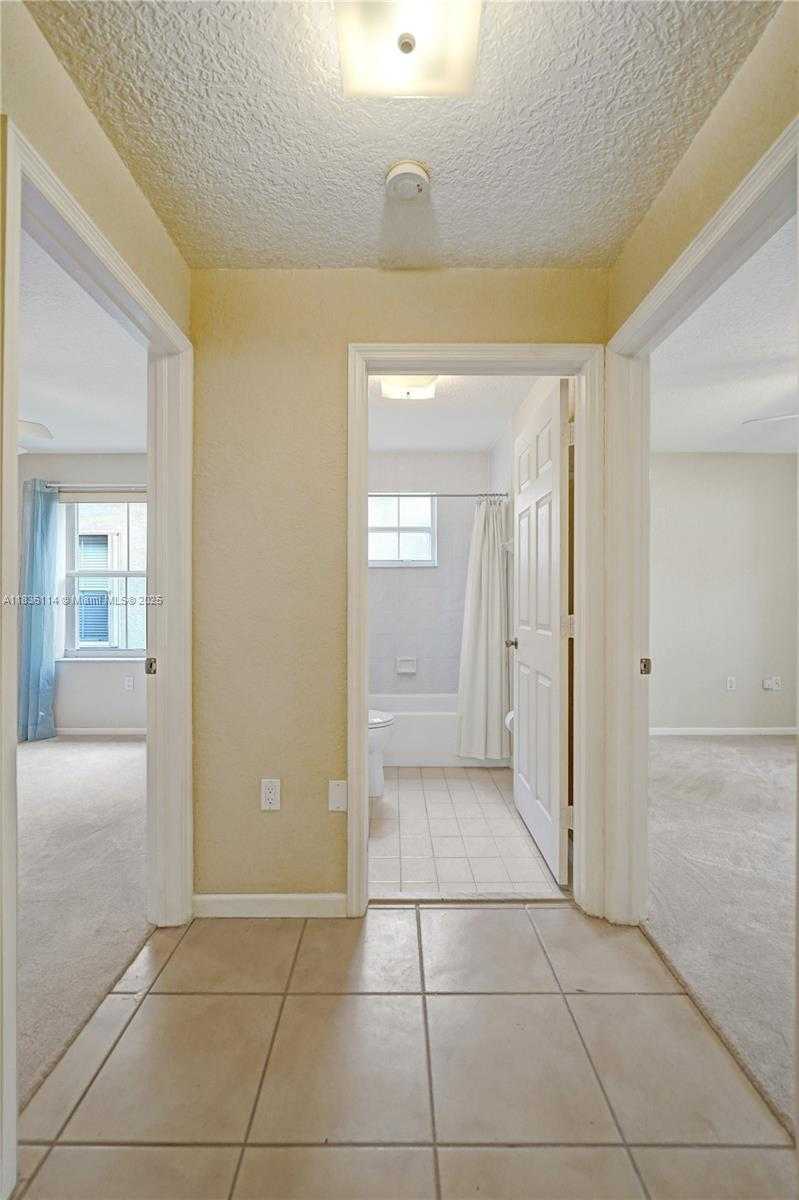 Small Image of 14125 SOUTH CYPRESS COVE CIR, Davie Number 25