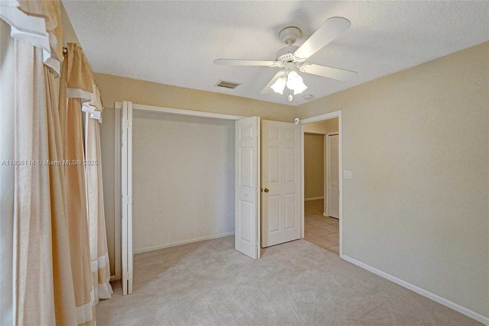 Small Image of 14125 SOUTH CYPRESS COVE CIR, Davie Number 27