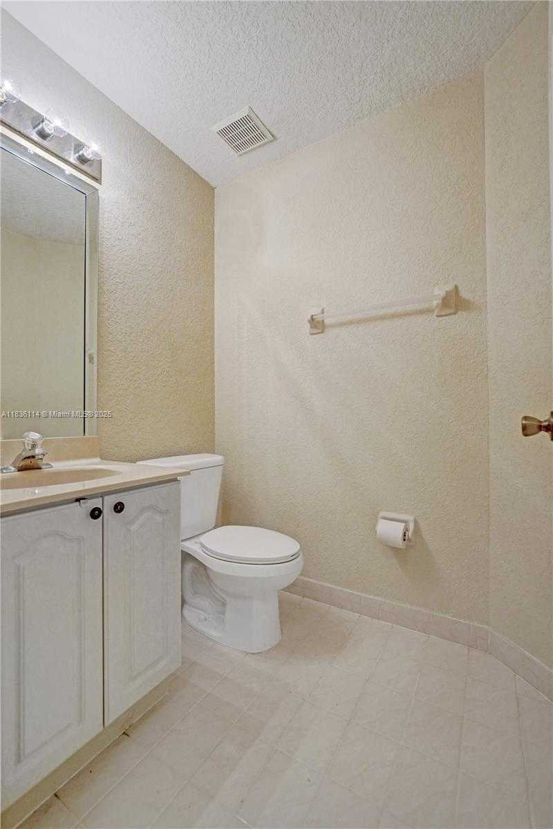 Small Image of 14125 SOUTH CYPRESS COVE CIR, Davie Number 28