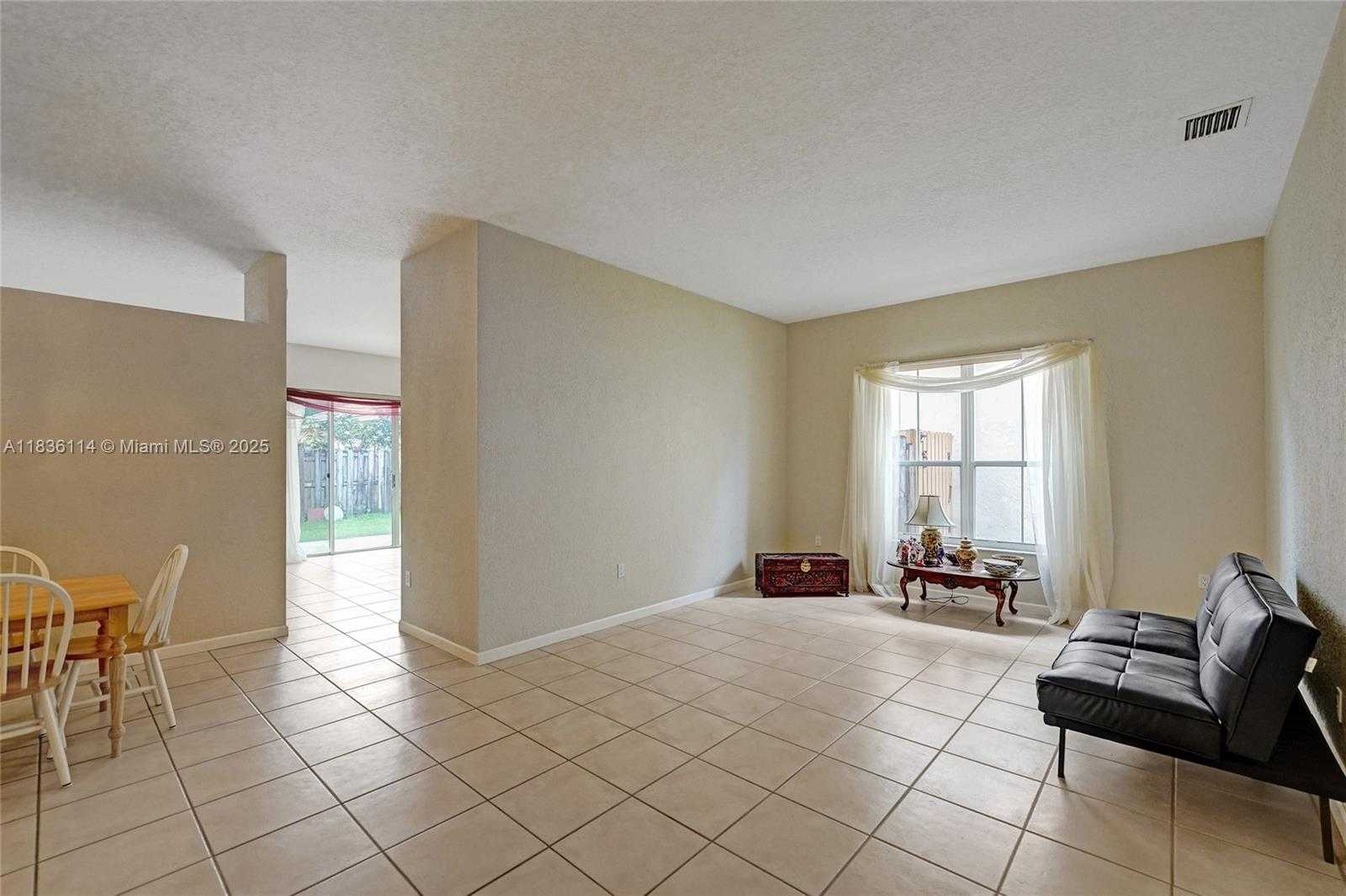 Small Image of 14125 SOUTH CYPRESS COVE CIR, Davie Number 3