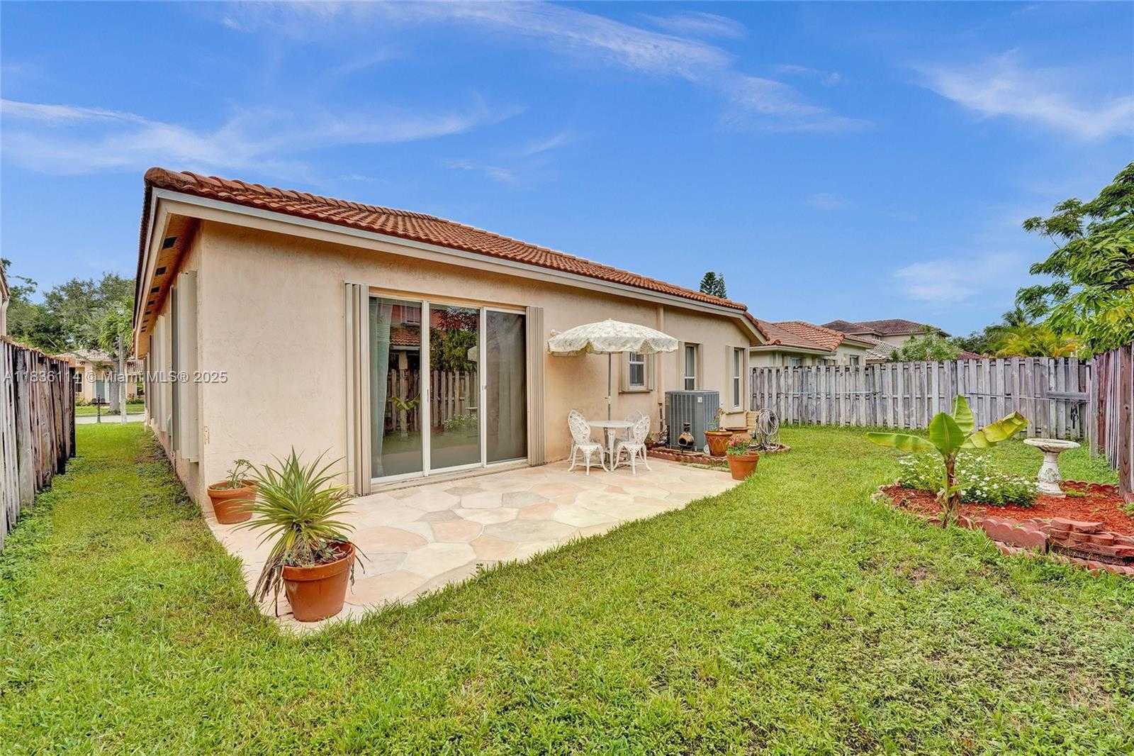 Small Image of 14125 SOUTH CYPRESS COVE CIR, Davie Number 30