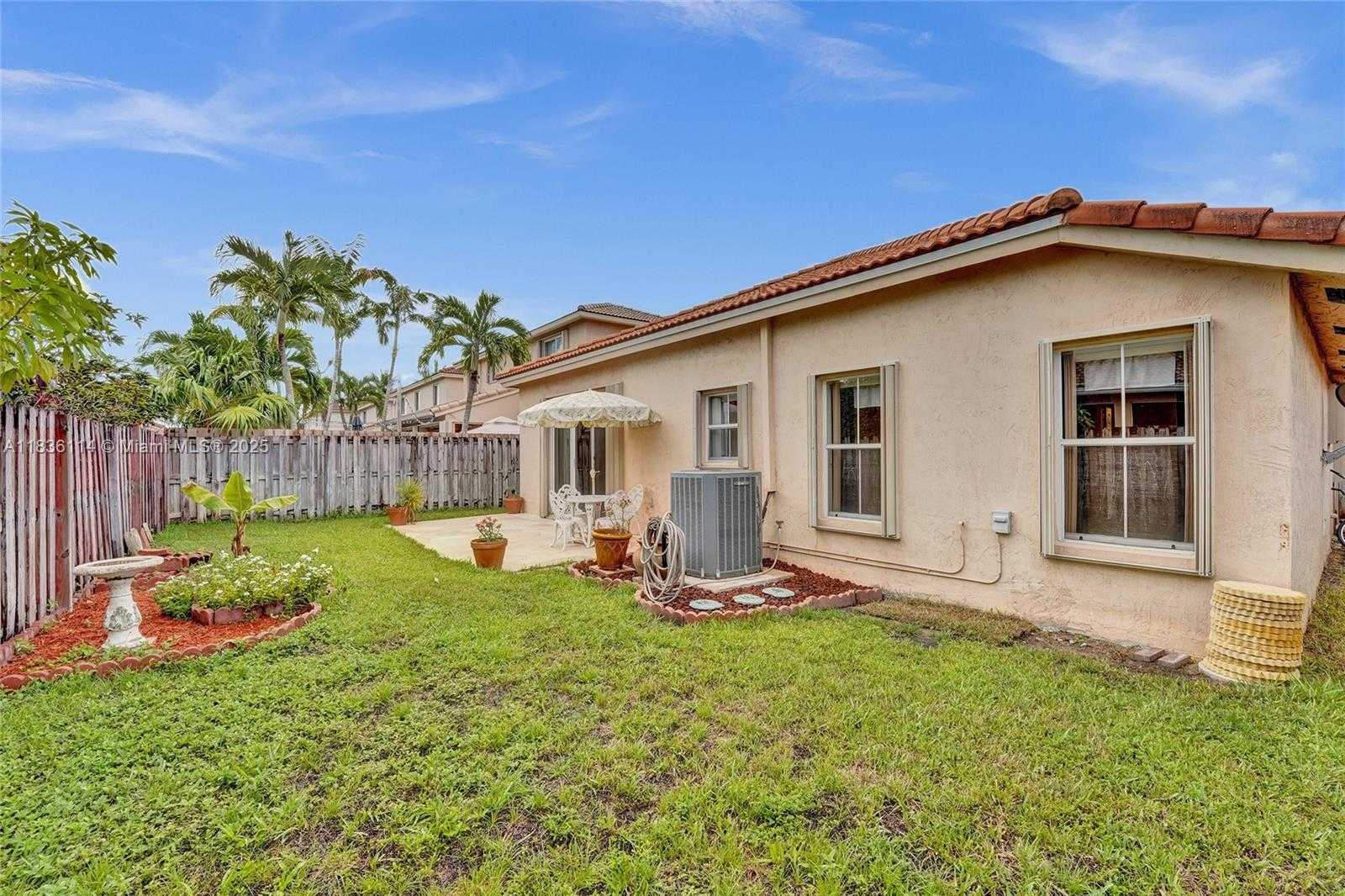 Small Image of 14125 SOUTH CYPRESS COVE CIR, Davie Number 32