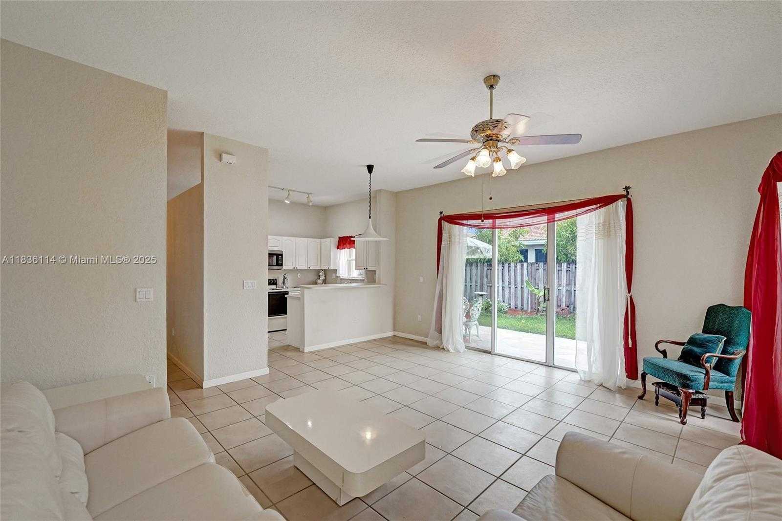 Small Image of 14125 SOUTH CYPRESS COVE CIR, Davie Number 4