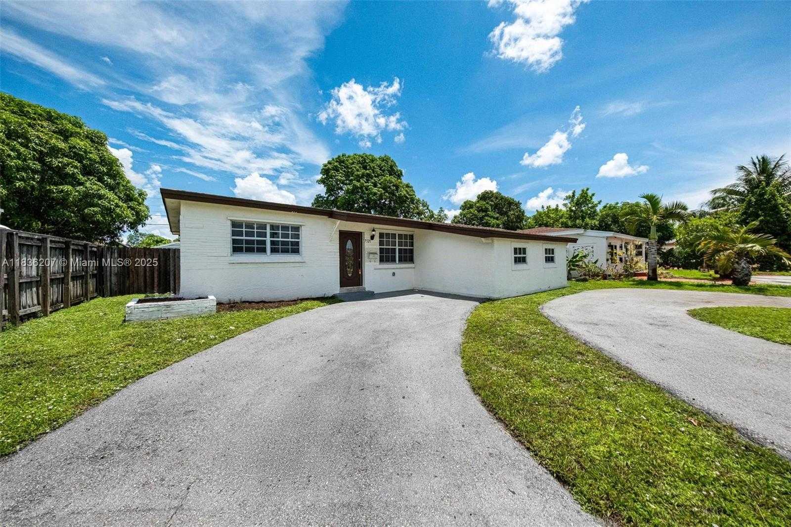 Small Image of 7521 INDIGO ST, Miramar Number 3