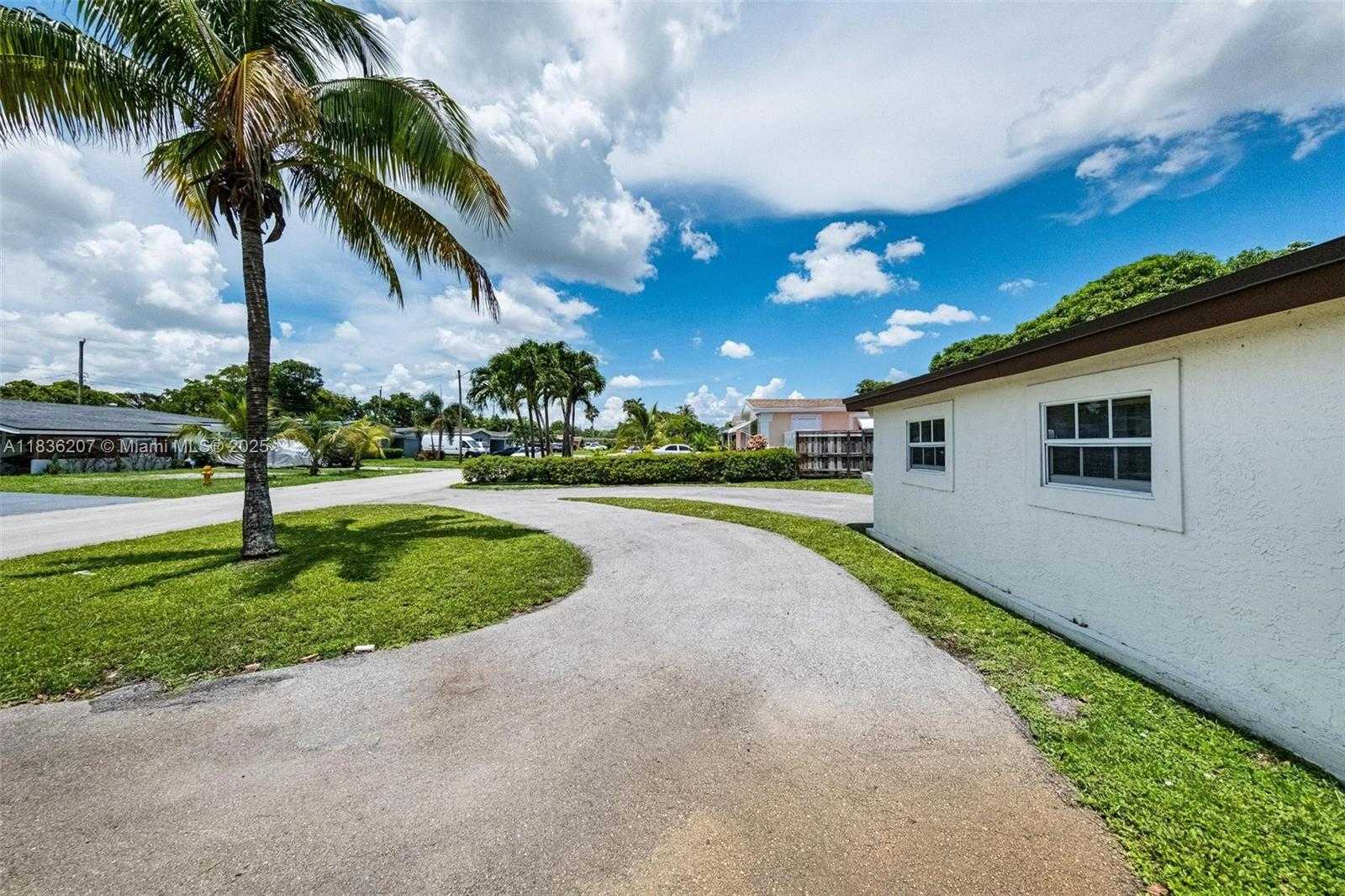 Small Image of 7521 INDIGO ST, Miramar Number 32