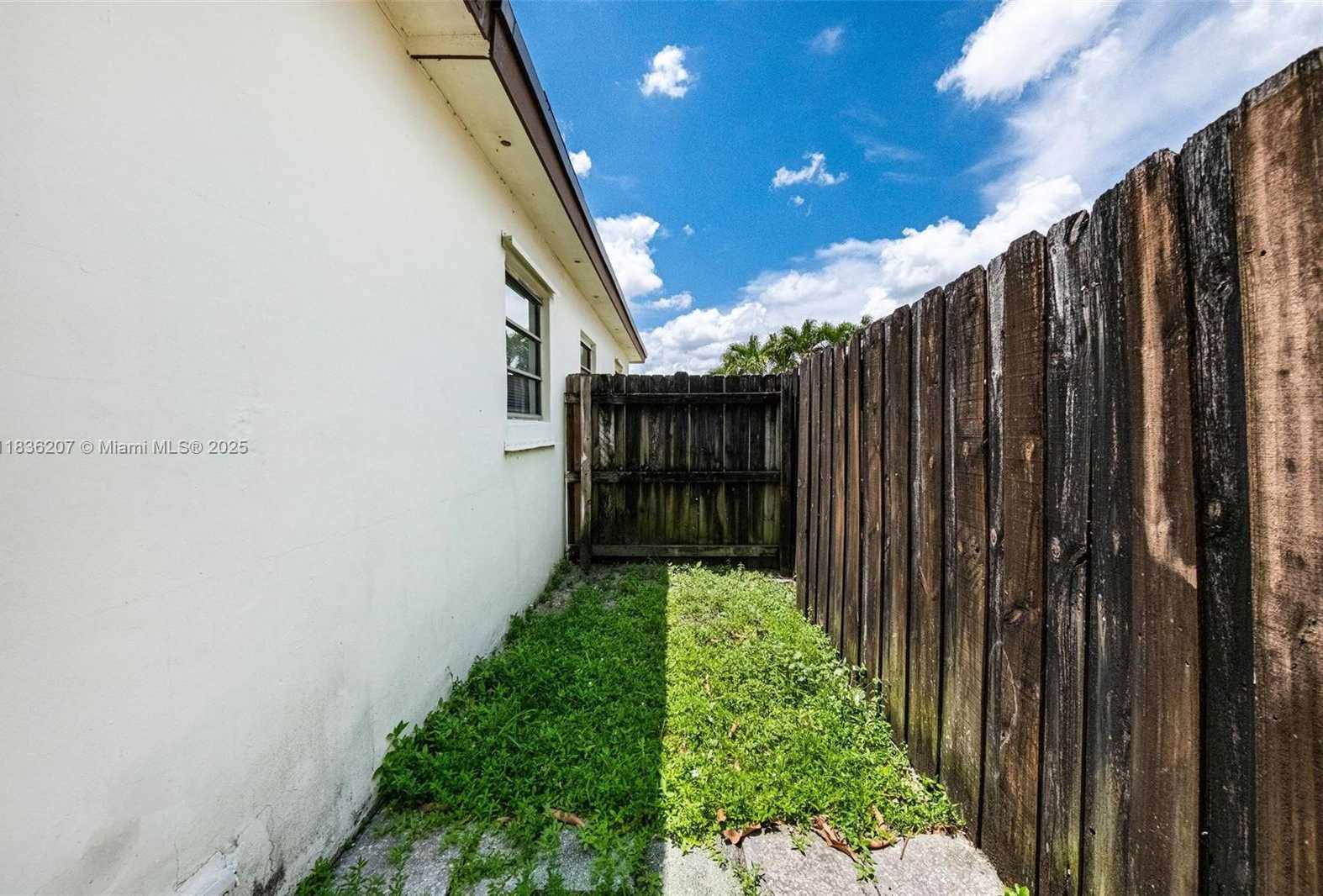 Small Image of 7521 INDIGO ST, Miramar Number 36