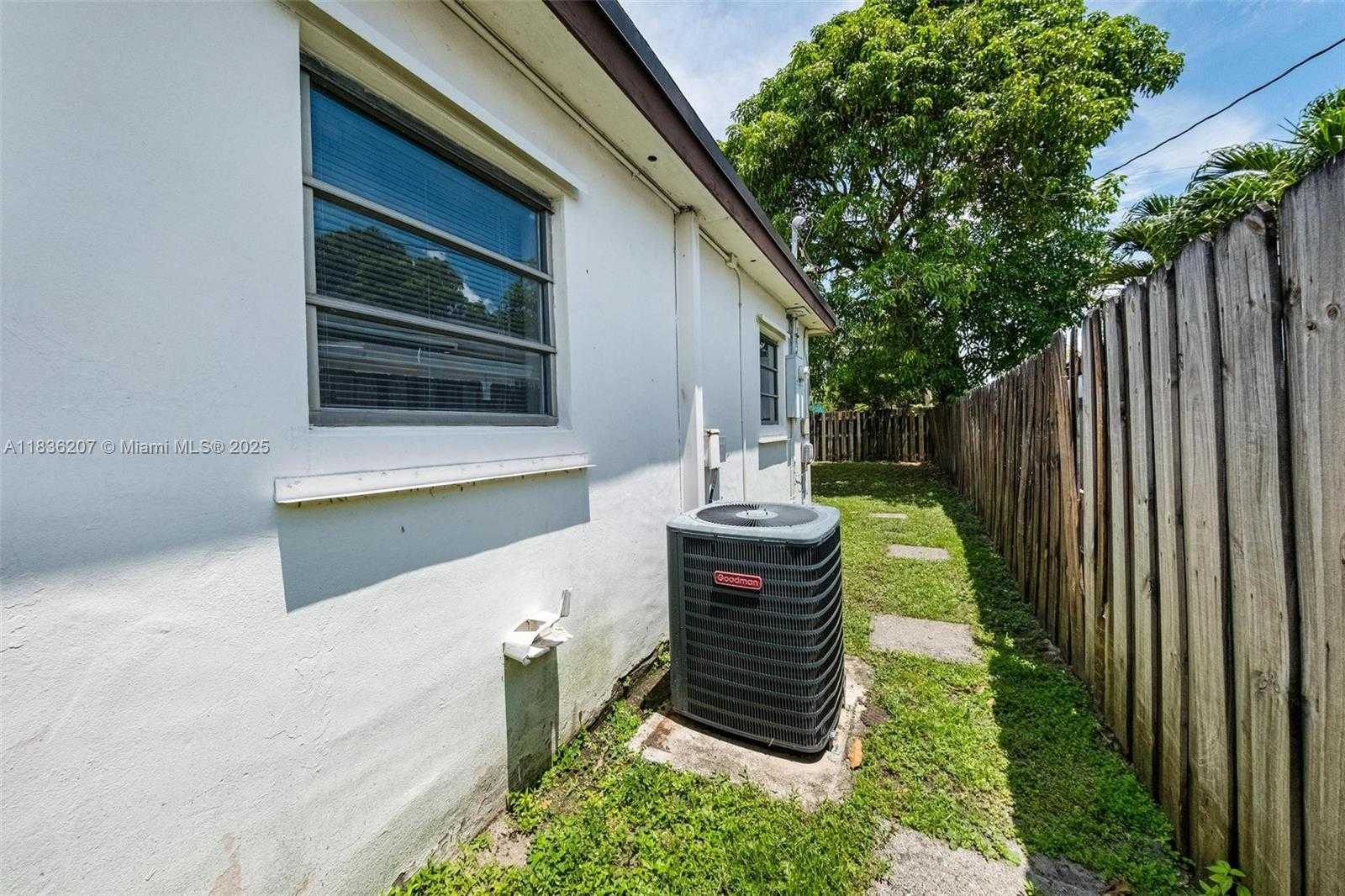 Small Image of 7521 INDIGO ST, Miramar Number 5