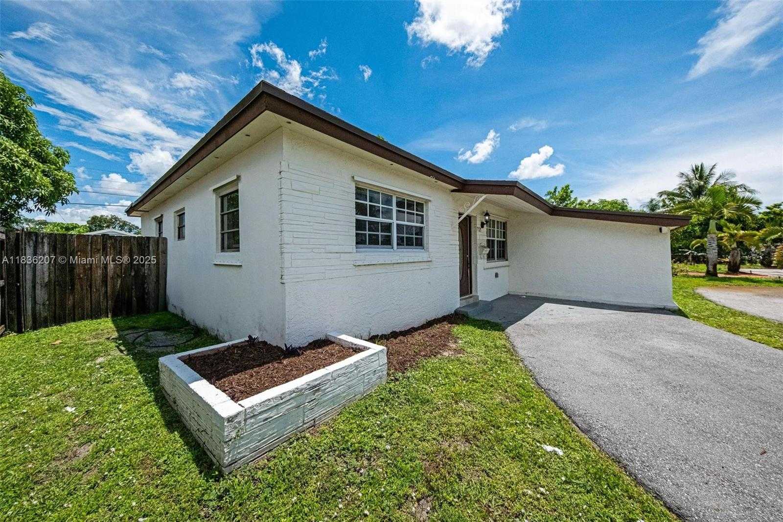 Small Image of 7521 INDIGO ST, Miramar Number 6