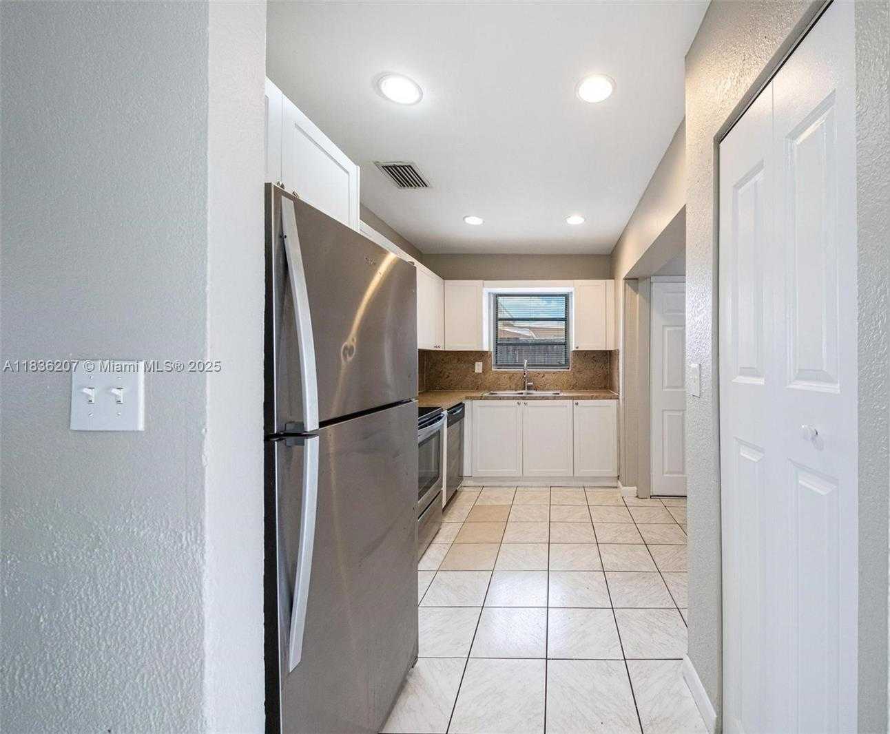 Small Image of 7521 INDIGO ST, Miramar Number 9