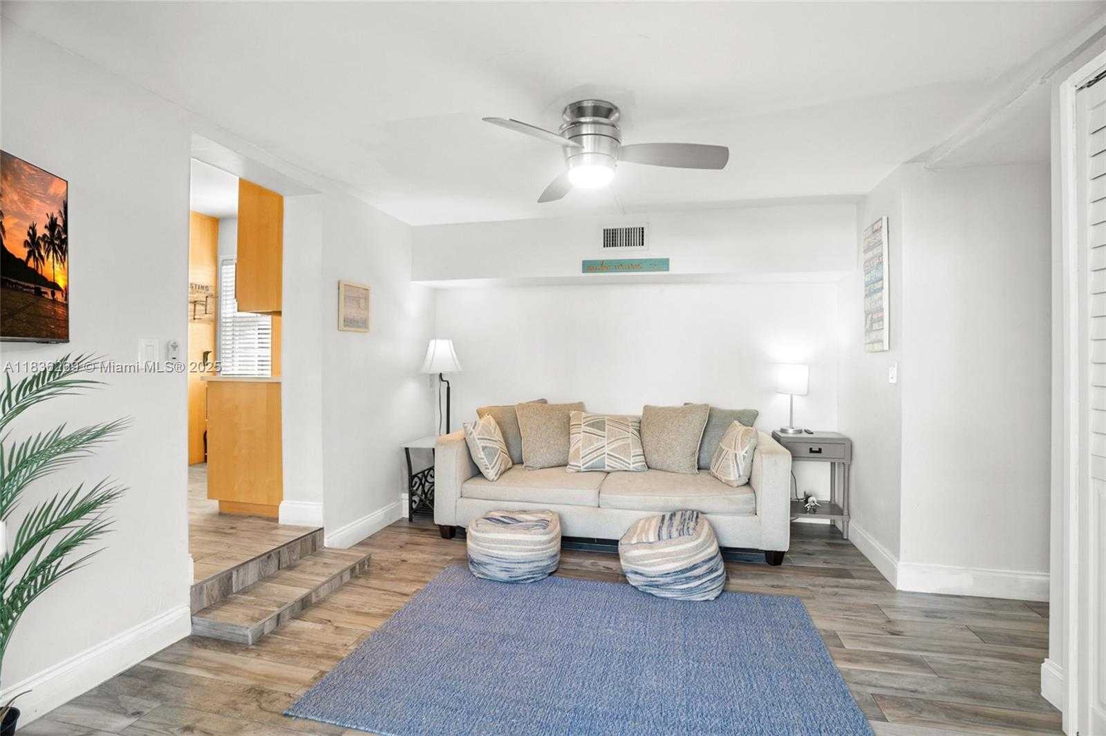 Small Image of 1611 MAYO STREEET, Hollywood Number 12