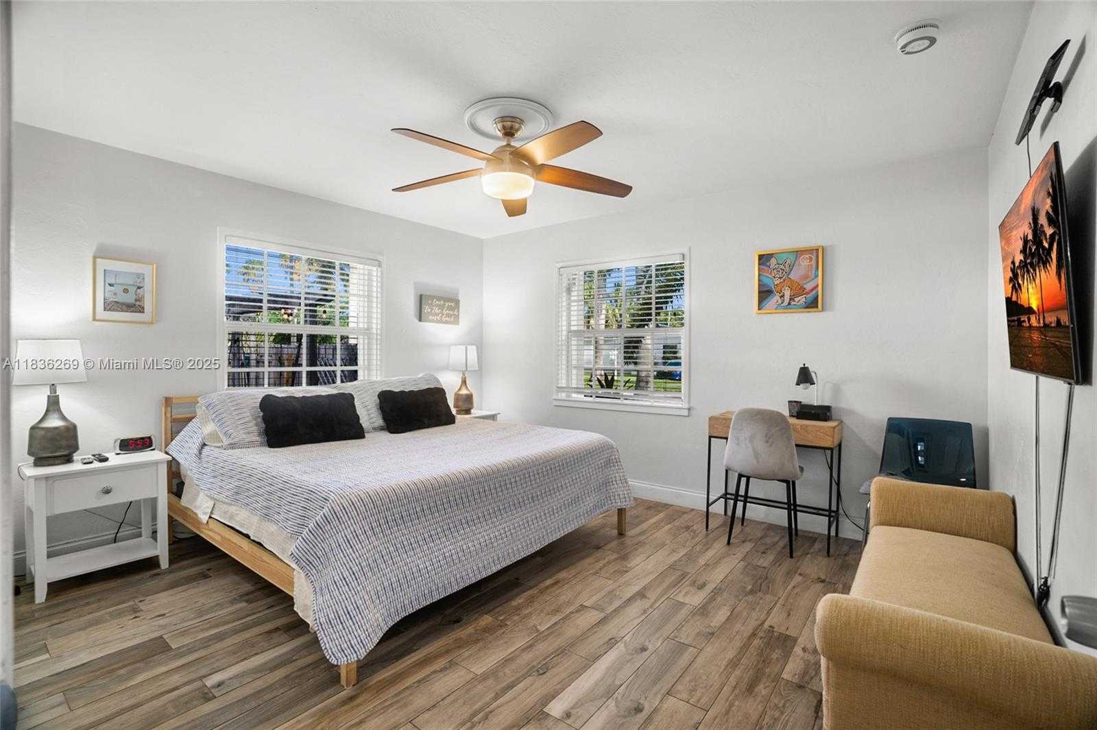 Small Image of 1611 MAYO STREEET, Hollywood Number 13