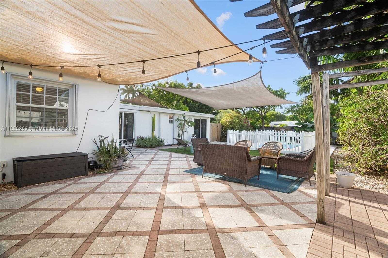 Small Image of 1611 MAYO STREEET, Hollywood Number 24