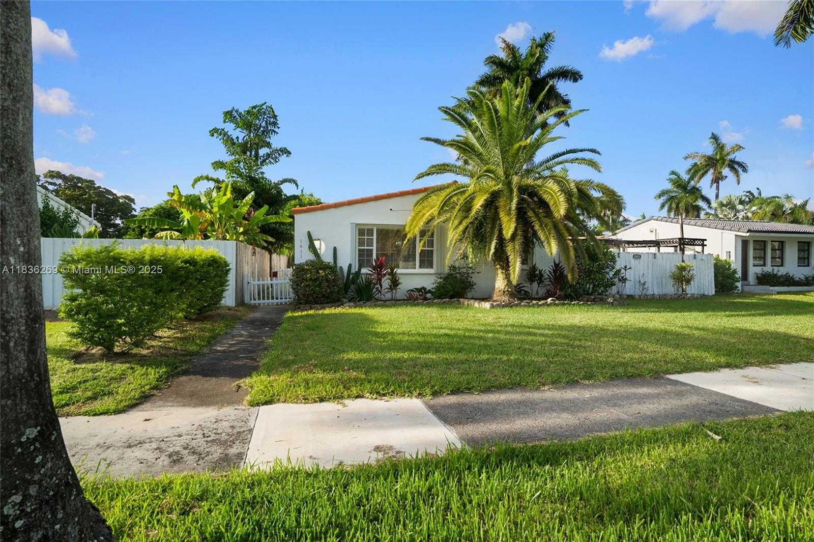 Small Image of 1611 MAYO STREEET, Hollywood Number 3