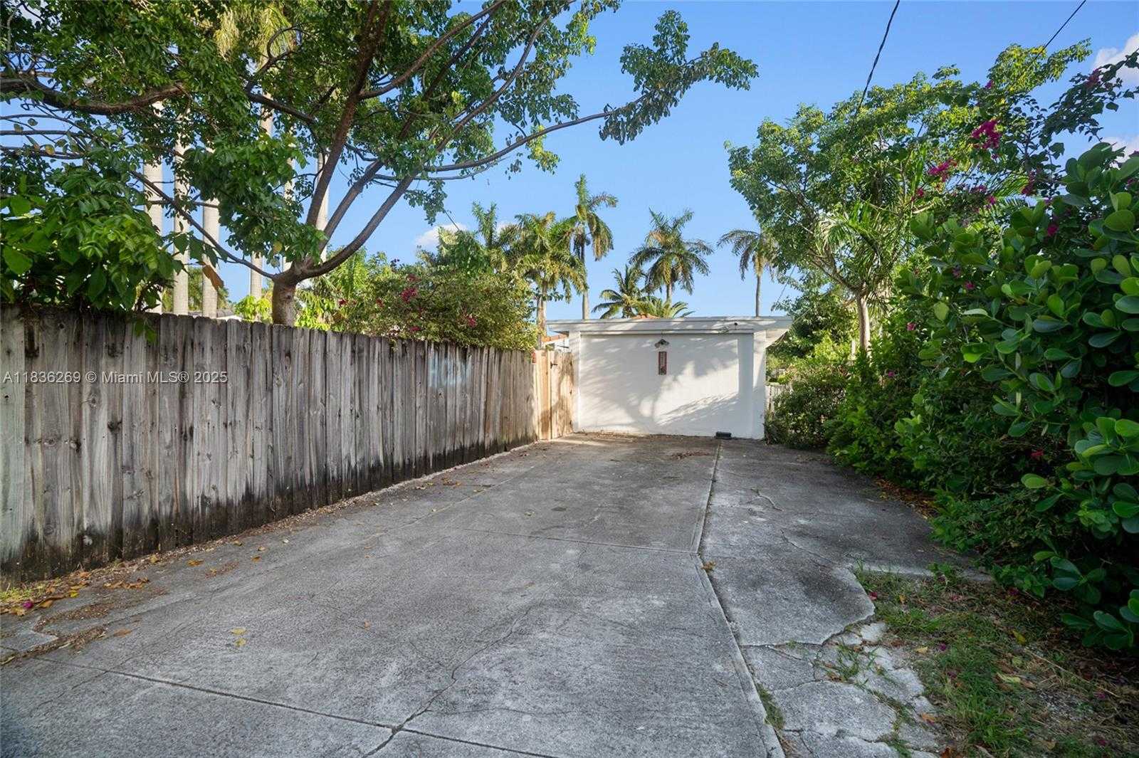 Small Image of 1611 MAYO STREEET, Hollywood Number 30