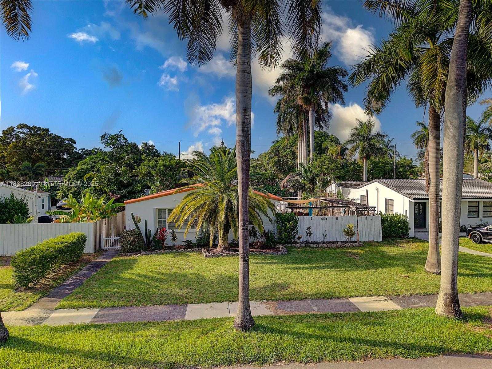 Small Image of 1611 MAYO STREEET, Hollywood Number 31