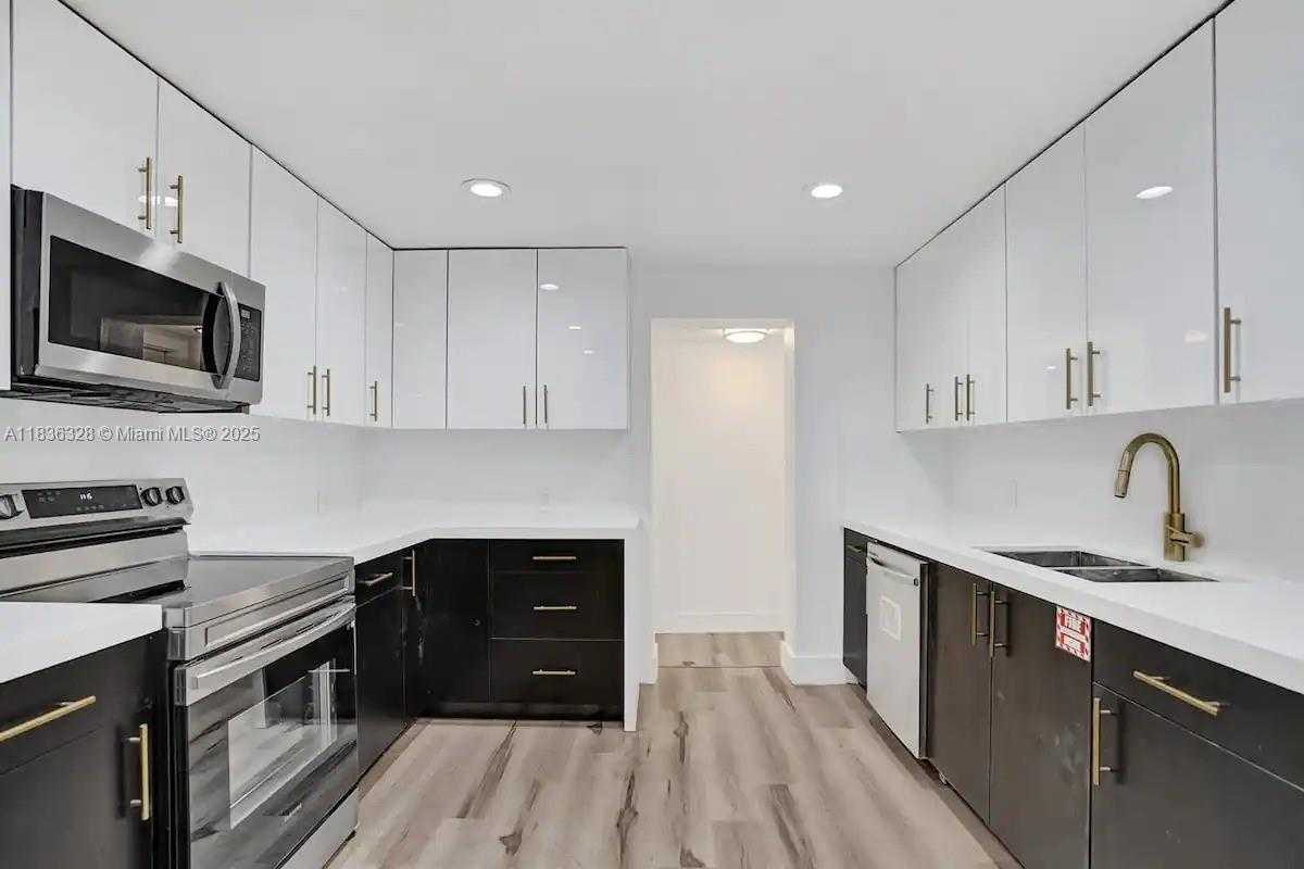 Small Image of 2100 SOUTH WEST 28TH WAY, Fort Lauderdale Number 10