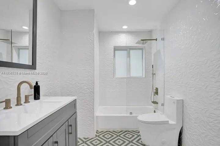 Small Image of 2100 SOUTH WEST 28TH WAY, Fort Lauderdale Number 23
