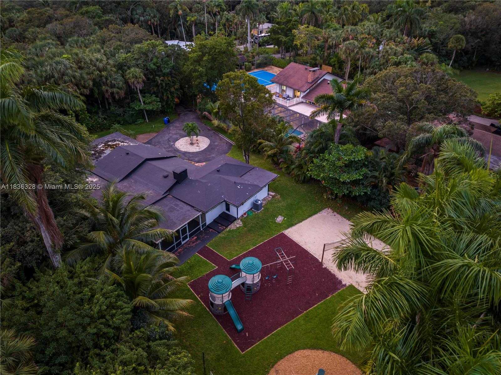 Small Image of 2100 SOUTH WEST 28TH WAY, Fort Lauderdale Number 3