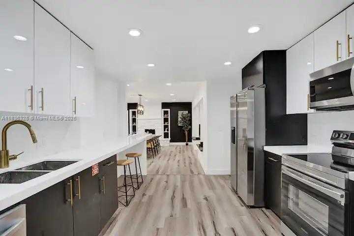Small Image of 2100 SOUTH WEST 28TH WAY, Fort Lauderdale Number 4