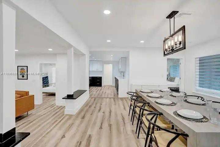 Small Image of 2100 SOUTH WEST 28TH WAY, Fort Lauderdale Number 8