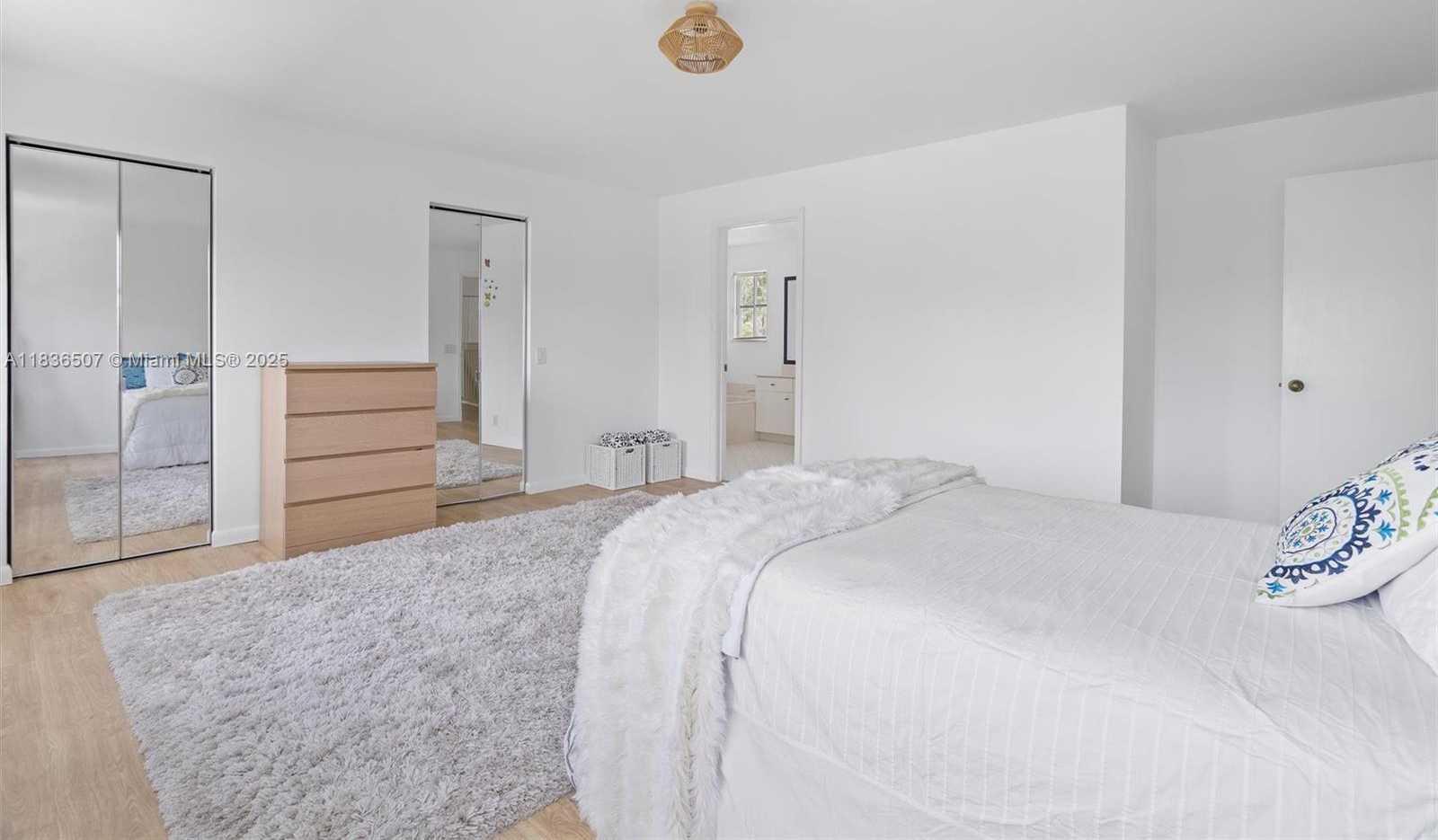 Small Image of 1249 CHENILLE CIR, Weston Number 12