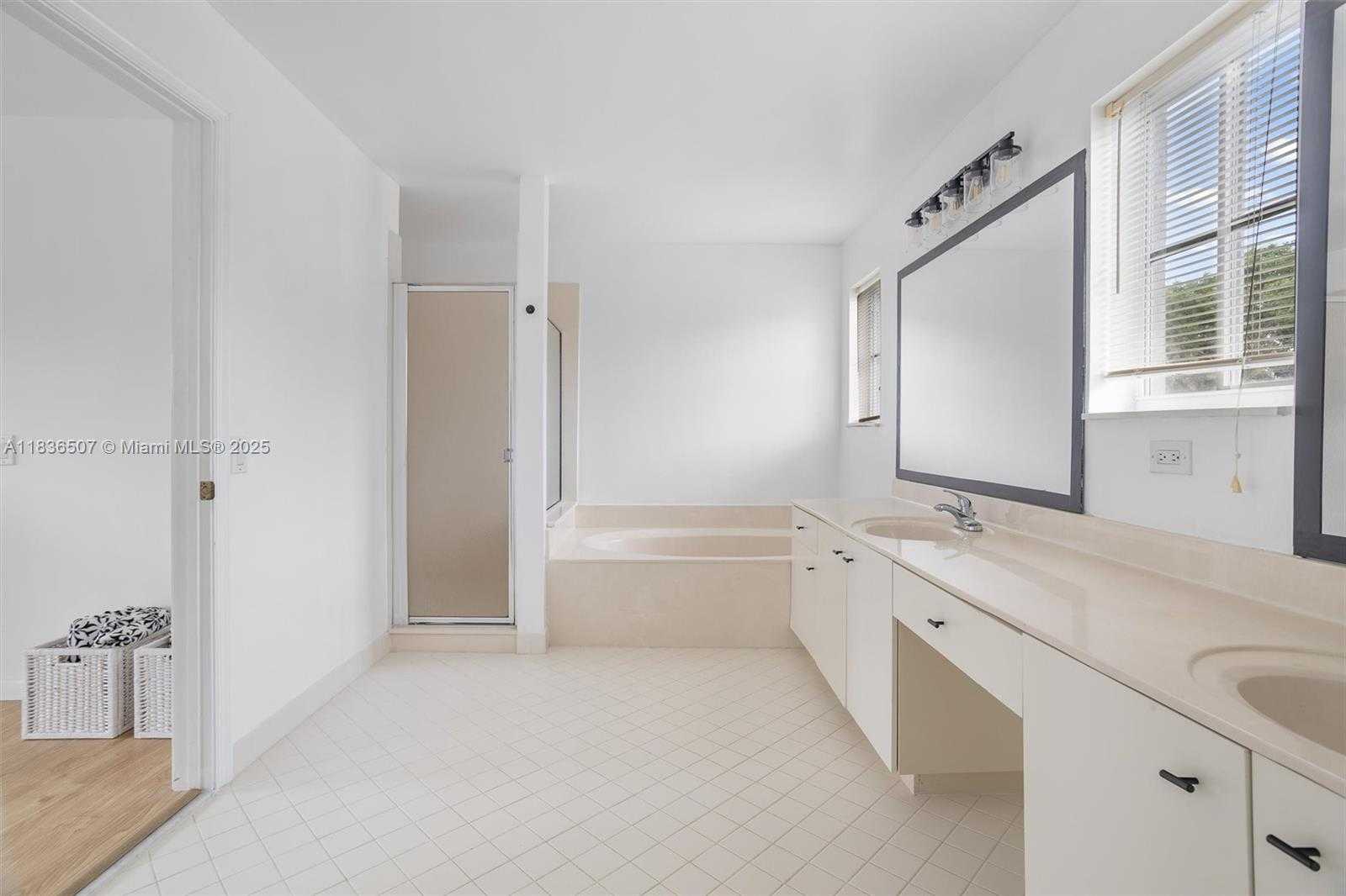 Small Image of 1249 CHENILLE CIR, Weston Number 13