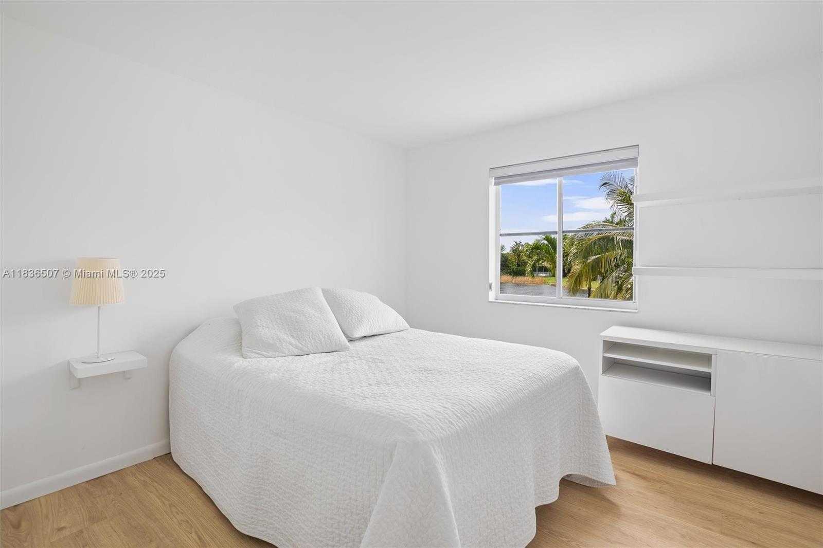 Small Image of 1249 CHENILLE CIR, Weston Number 16