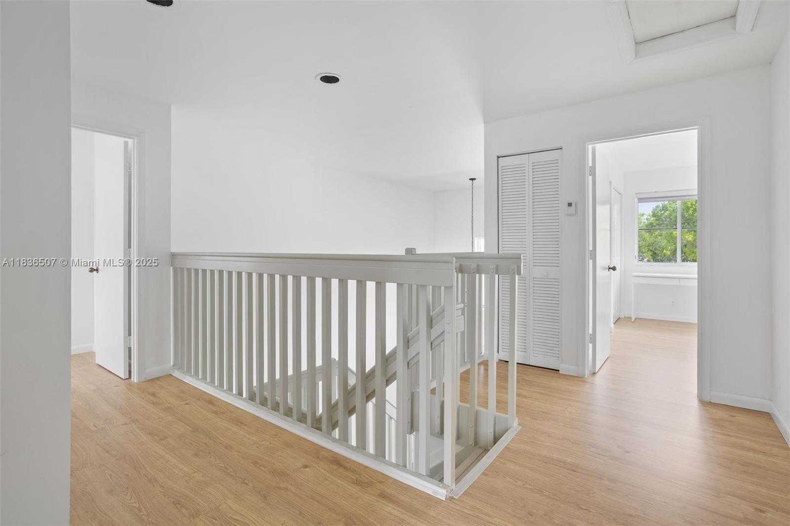 Small Image of 1249 CHENILLE CIR, Weston Number 17