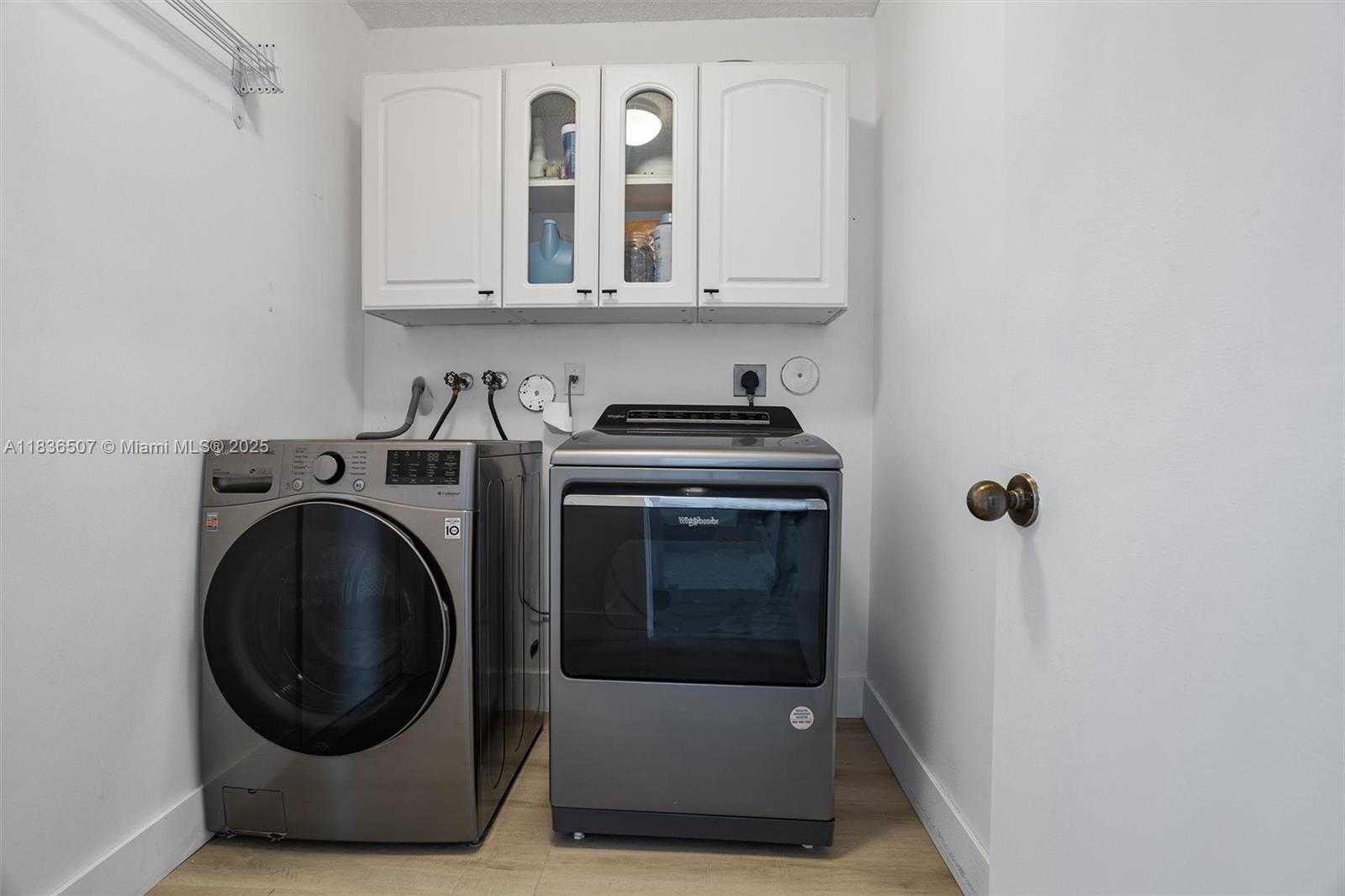 Small Image of 1249 CHENILLE CIR, Weston Number 18