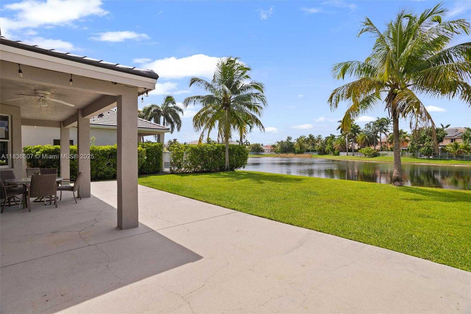 Small Image of 1249 CHENILLE CIR, Weston Number 19