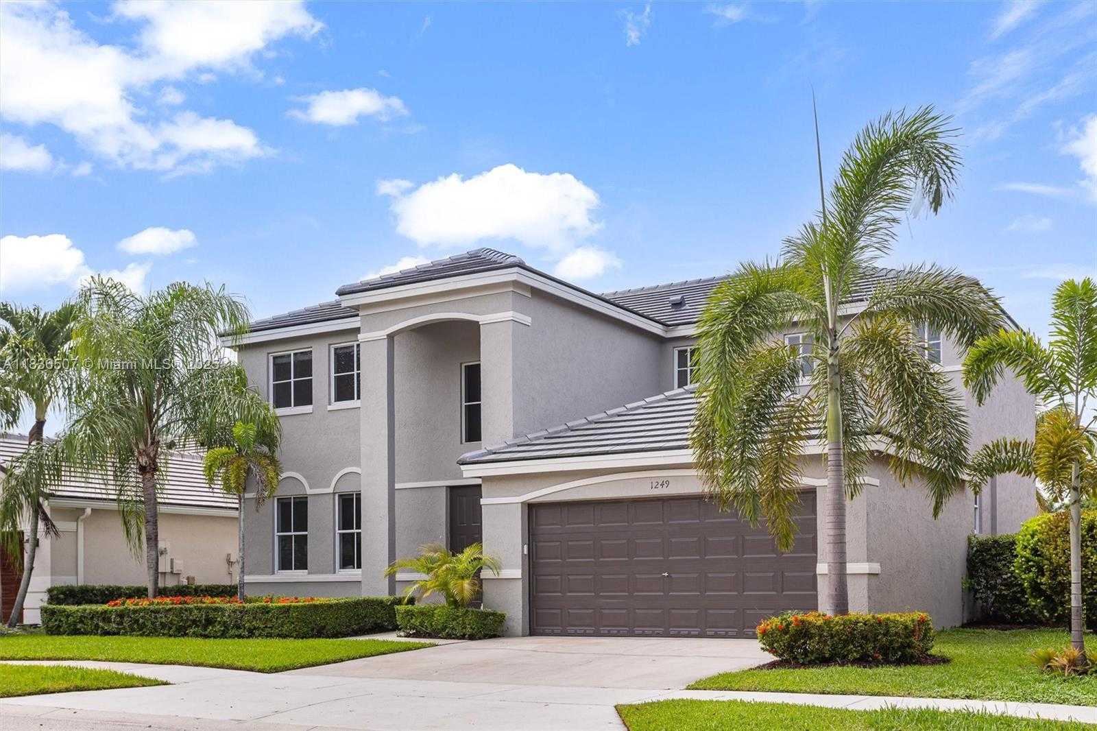 Small Image of 1249 CHENILLE CIR, Weston Number 2