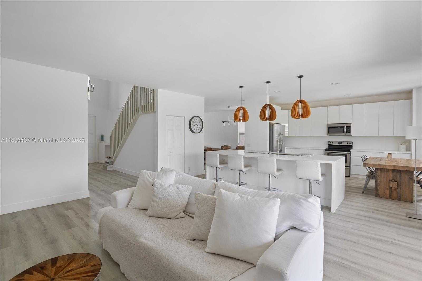 Small Image of 1249 CHENILLE CIR, Weston Number 7