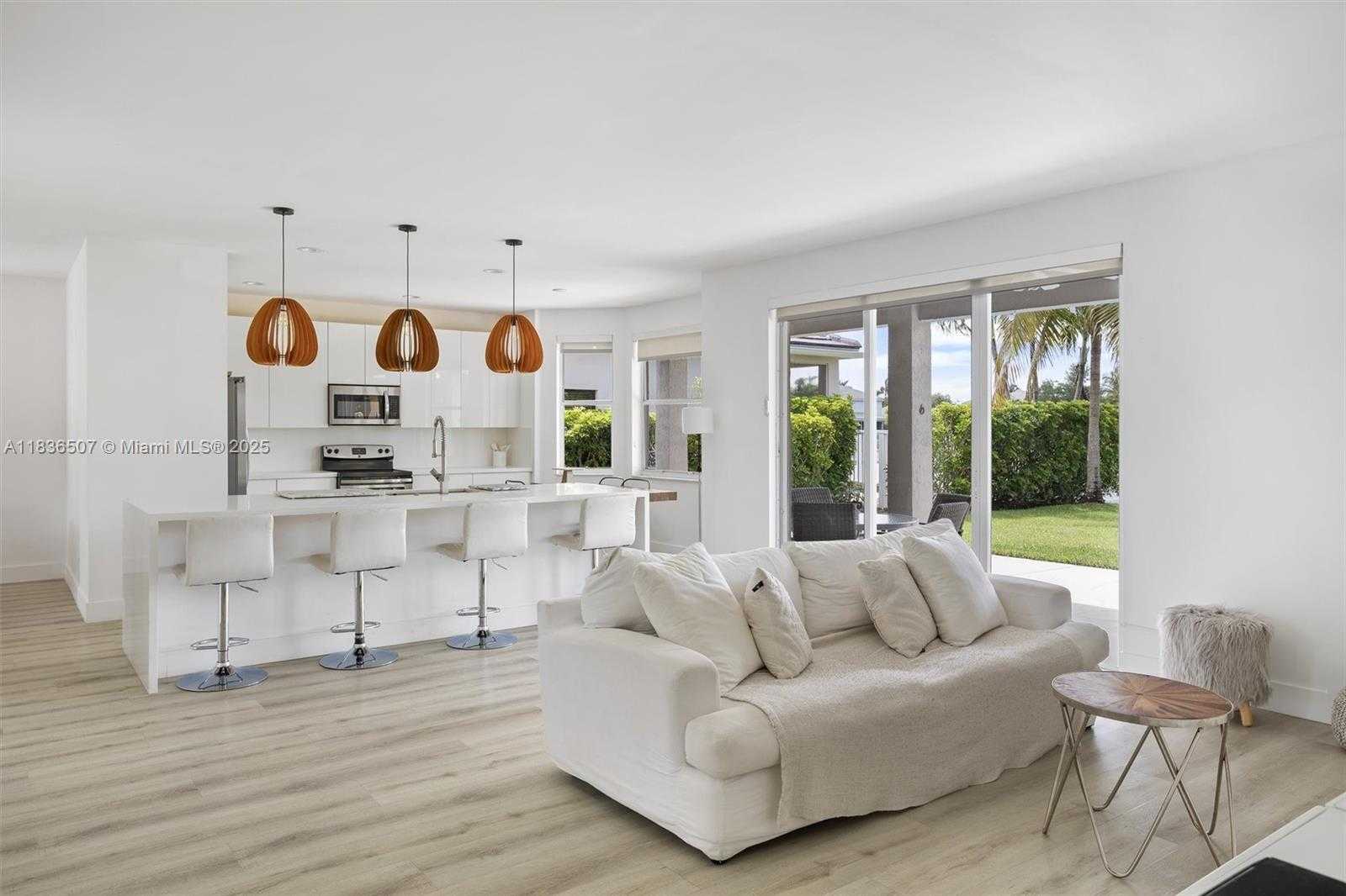 Small Image of 1249 CHENILLE CIR, Weston Number 8