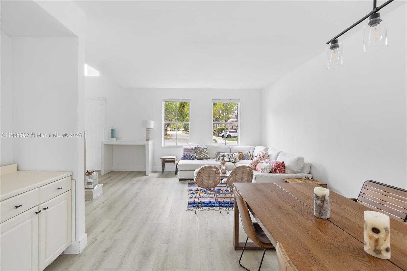 Small Image of 1249 CHENILLE CIR, Weston Number 9