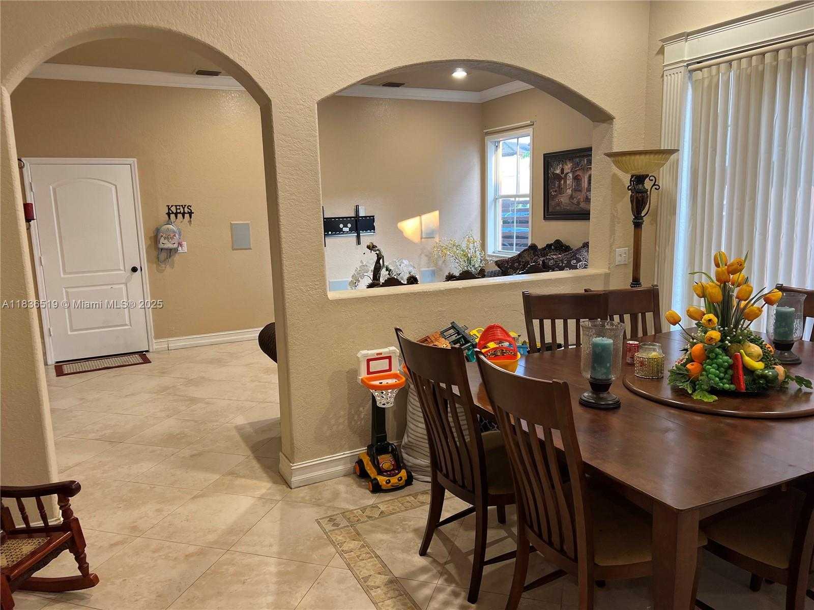 Small Image of 18122 NORTH WEST 91ST CT, Hialeah Number 10