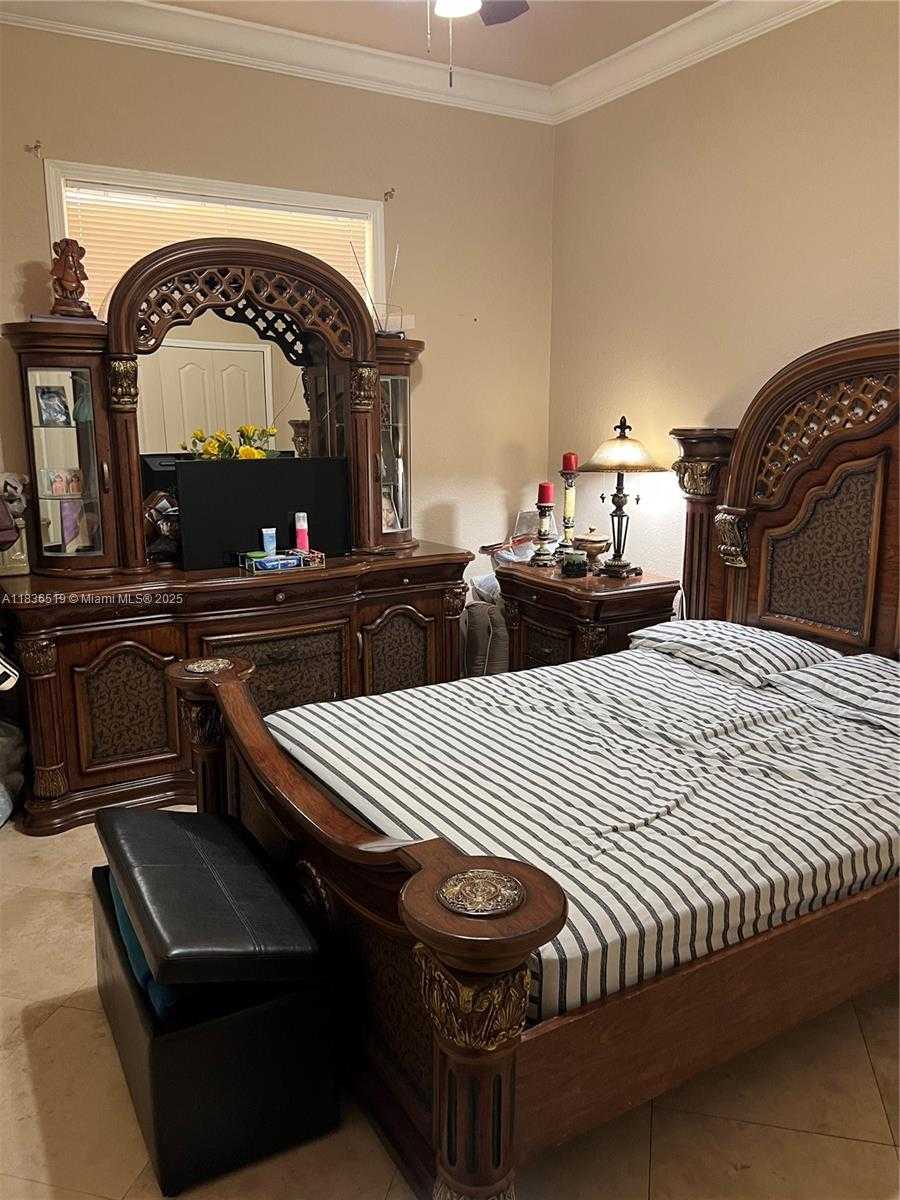 Small Image of 18122 NORTH WEST 91ST CT, Hialeah Number 11