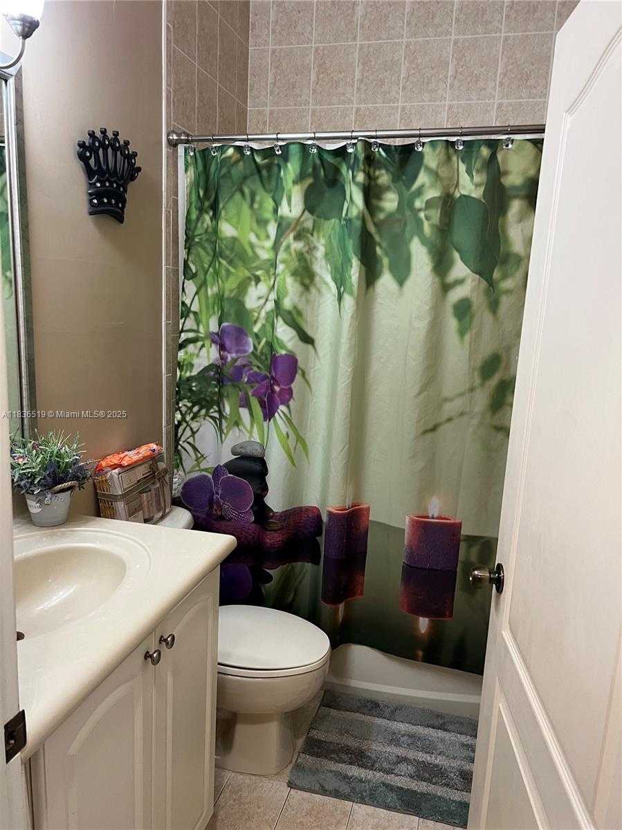 Small Image of 18122 NORTH WEST 91ST CT, Hialeah Number 12