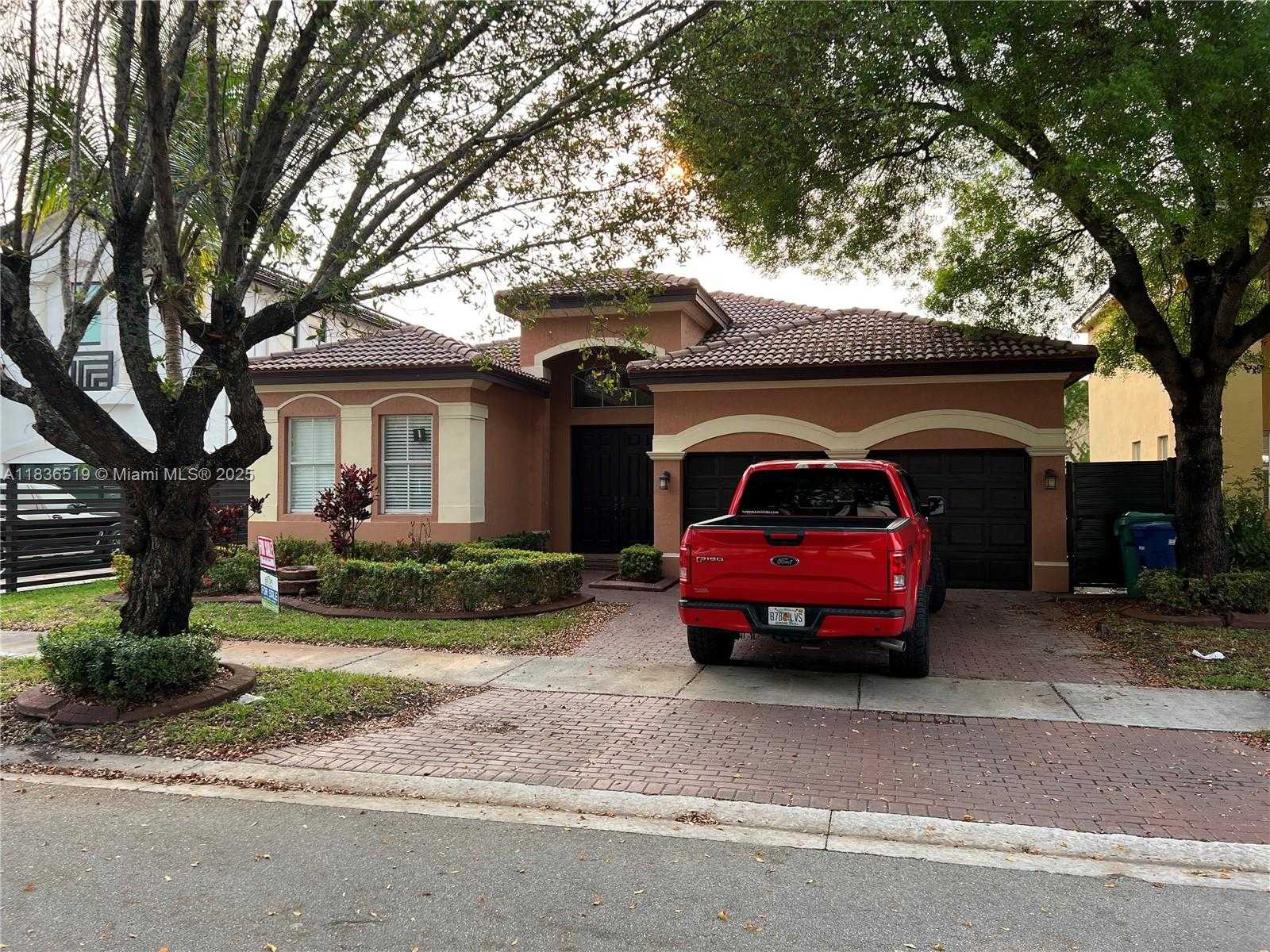 Small Image of 18122 NORTH WEST 91ST CT, Hialeah Number 2